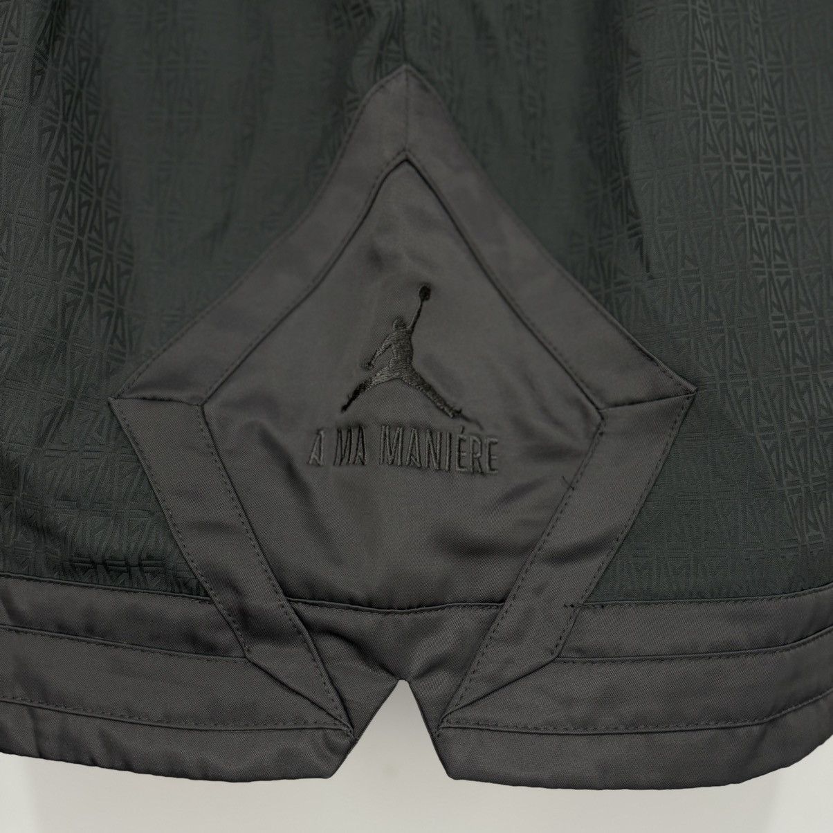 A Ma Maniere × Jordan Brand Jordan A Ma Maniere Full Print Jaguar Knit Shorts Size US 36 / EU 52 - 6 Thumbnail