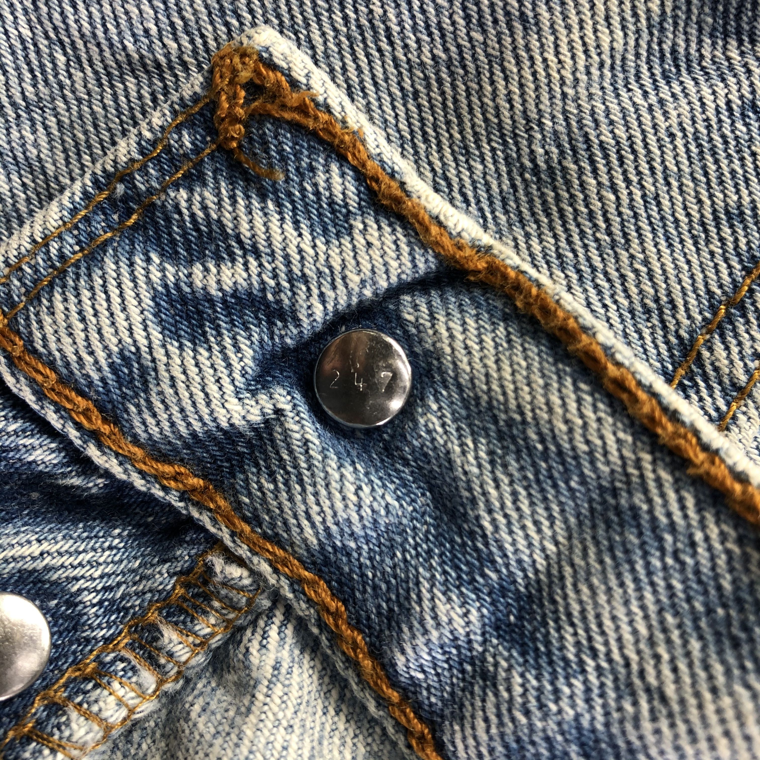 Levi's 90s Vintage Light Wash Levis 501 Jeans-J3881 Size US 27 - 9 Thumbnail