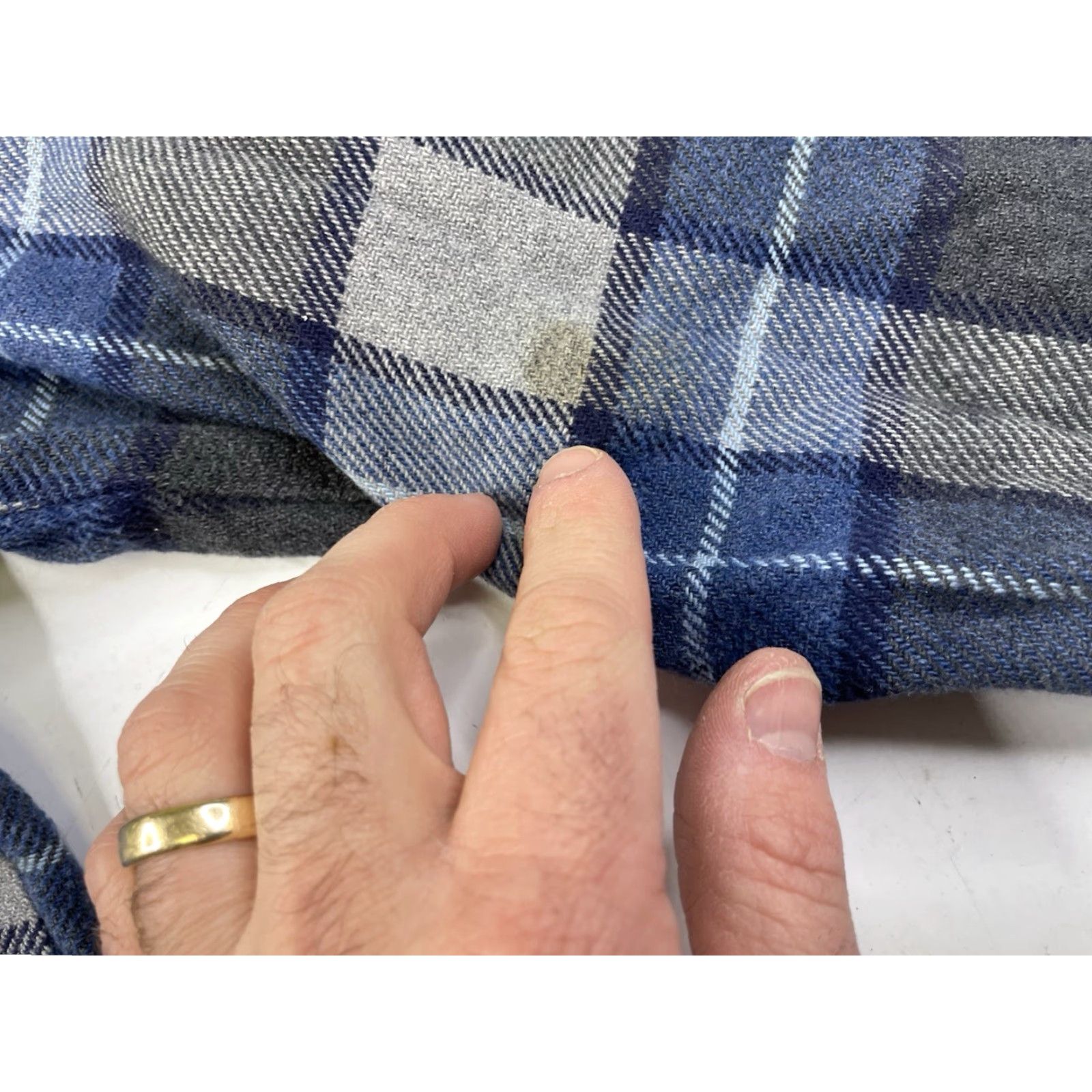 J.Crew J.CREW Wallace & Barnes Flannel Shirt Mens Large Heavyweight Plaid Cotton Blue Button-Up Long Sleeve Casual Addl. Details: Cuffs Damage/Sleeve Stain Size US L / EU 52-54 / 3 - 6 Thumbnail