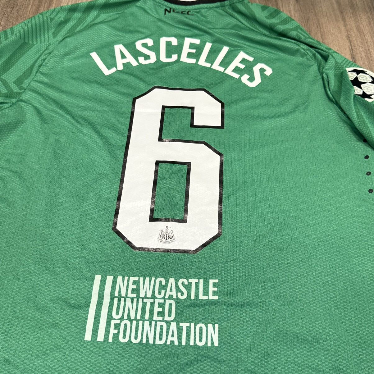Castore Newcastle 23/24 march issued/worn shirt #6 Lascelles Size US L / EU 52-54 / 3 - 4 Thumbnail
