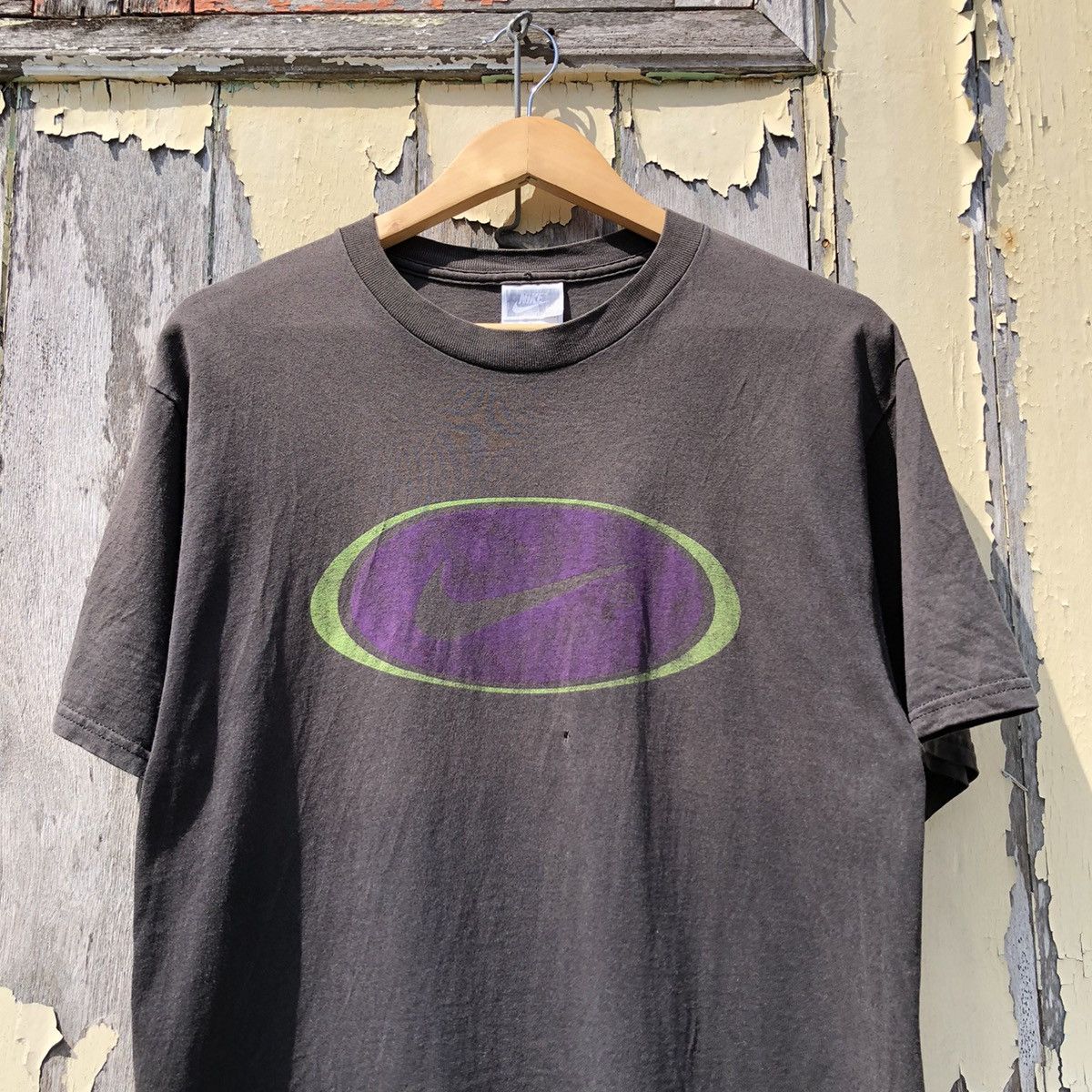 Vintage Vintage 90s Faded NIKE Big Logo Tshirt Size US M / EU 48-50 / 2 - 3 Thumbnail