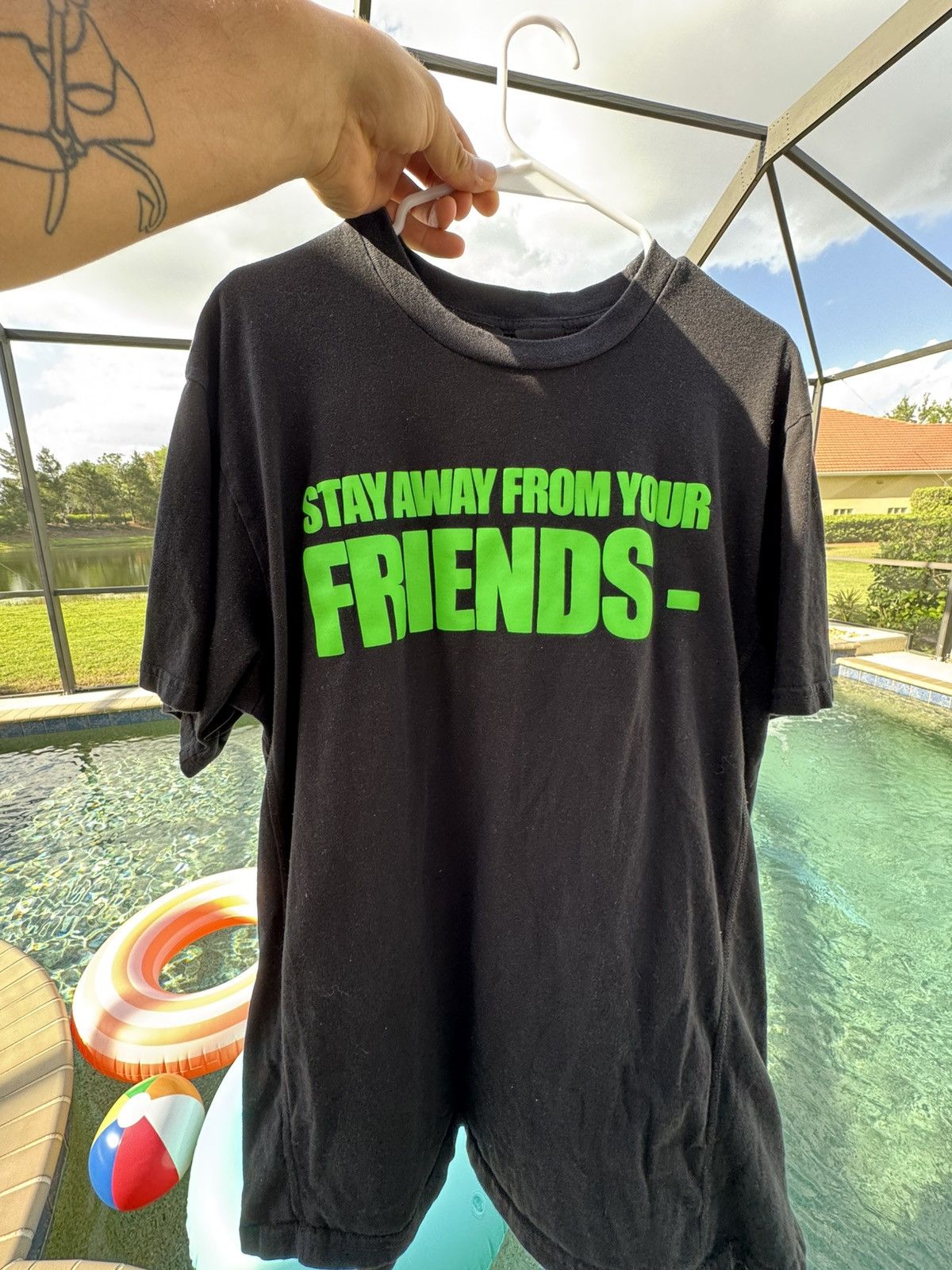 Vlone Vlone “Stay Away” Tee XL Size US XL / EU 56 / 4 - 1 Thumbnail