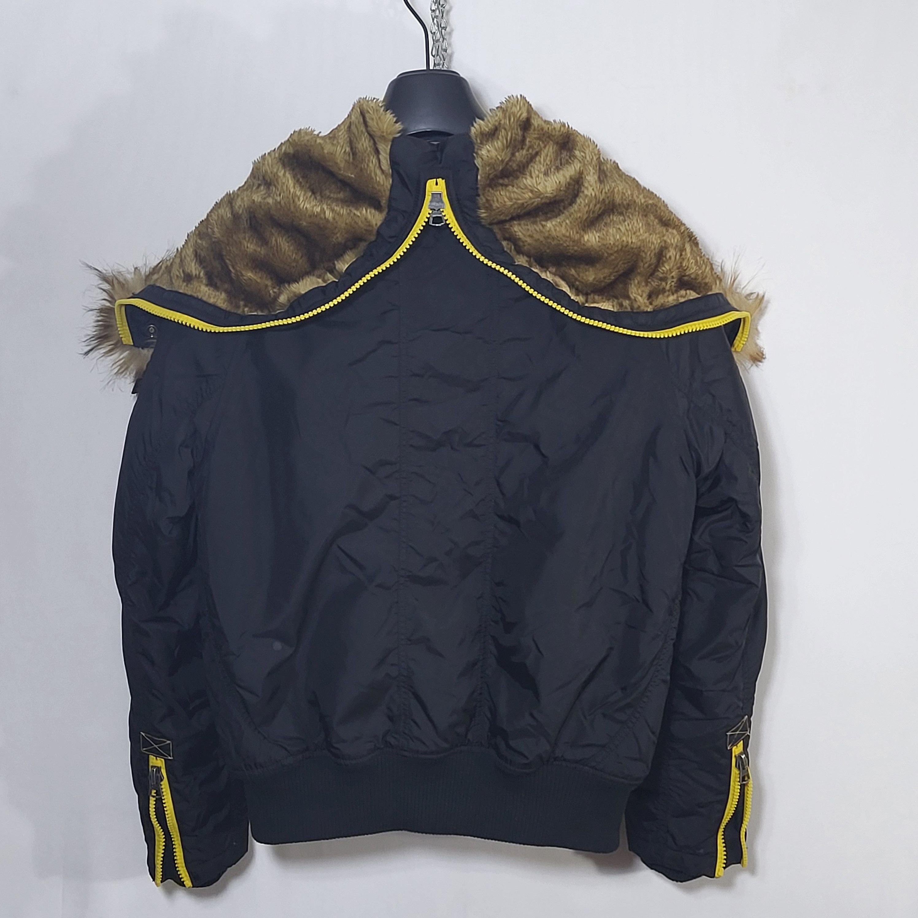 Alpha Industries Alpha Industries.Jacket bomber alaska.Size S but fit M. Size US S / EU 44-46 / 1 - 6 Thumbnail