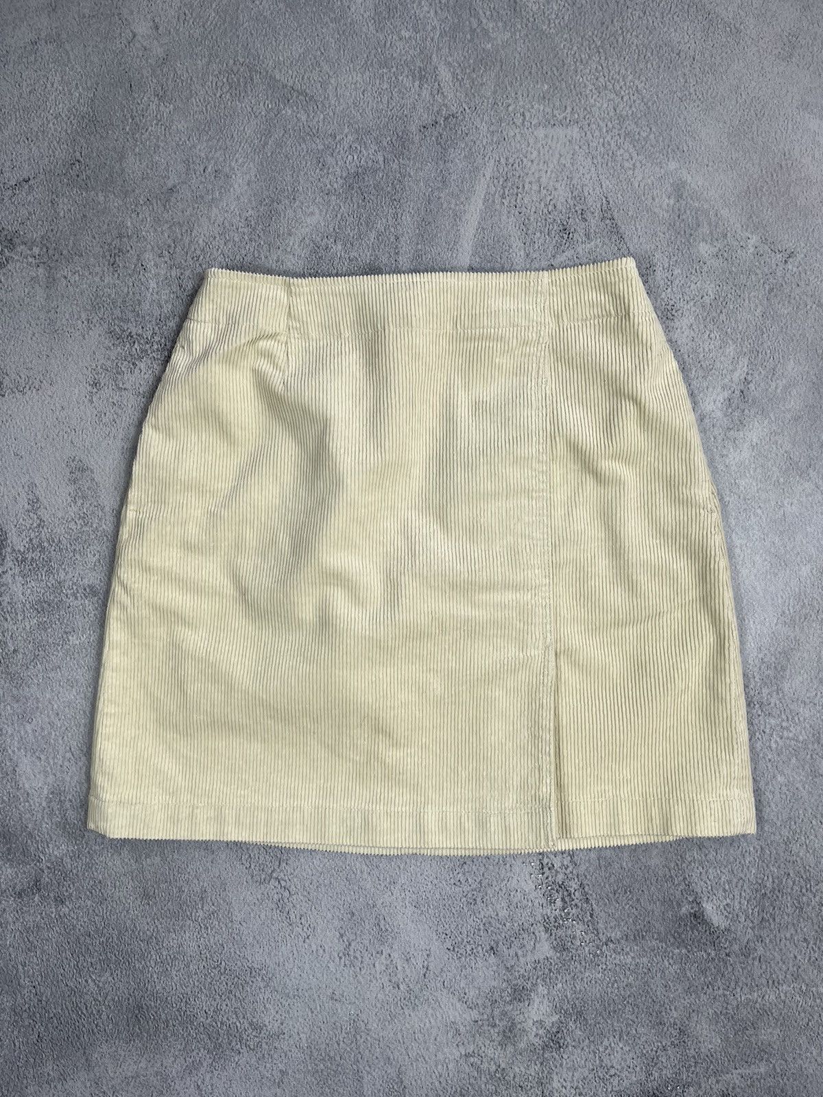 Uniqlo Vintage Y2K Uniqlo corduroy mini skirt streetwear style Size 28" / US 6 / IT 42 - 1 Thumbnail