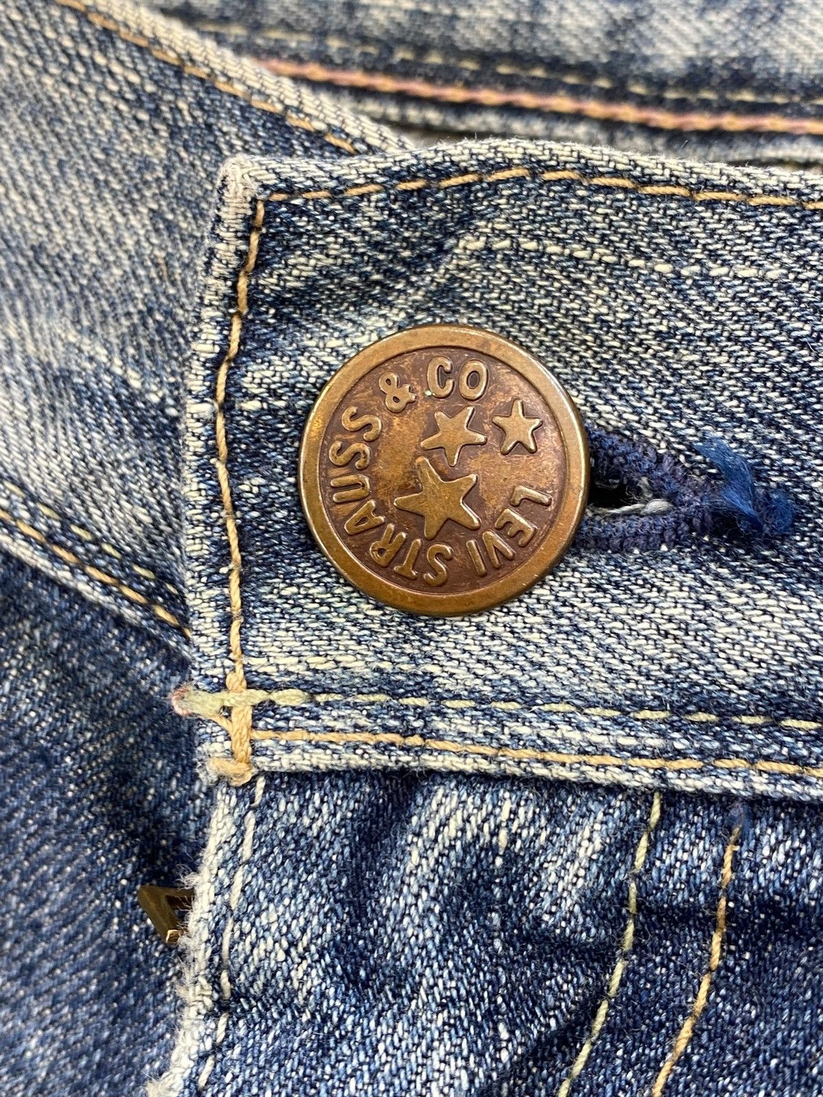 Levi's Levi’s Whiskers Faded Wash Style Flare Jeans Size US 30 / EU 46 - 13 Thumbnail