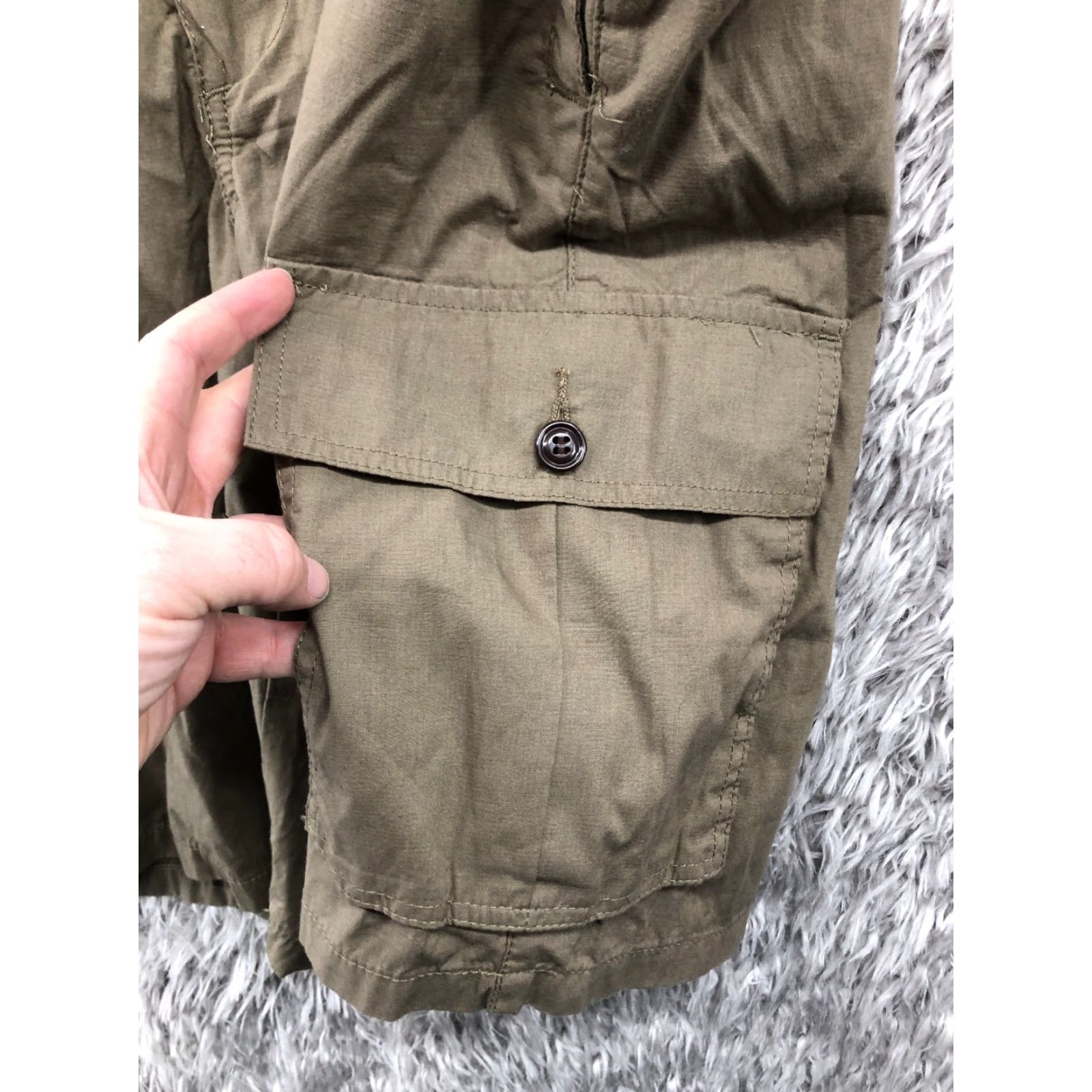Dockers Dockers Cargo Shorts Mens Size 42 Mid Rise Dark Wash Beige Shorts Size US 42 / EU 58 - 4 Thumbnail