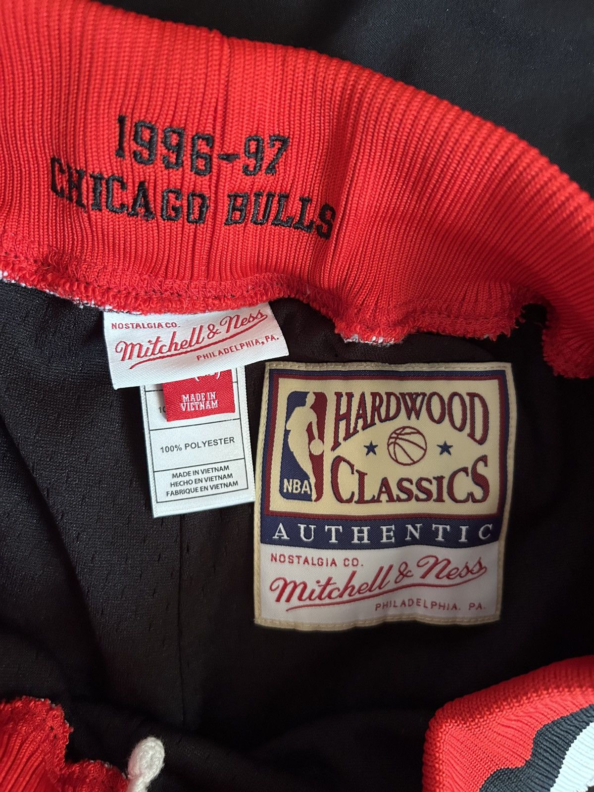 Mitchell & Ness Authentic Mitchell&ness Chicago bulls 96-97 away alt shorts Size US 40 / EU 56 - 3 Thumbnail