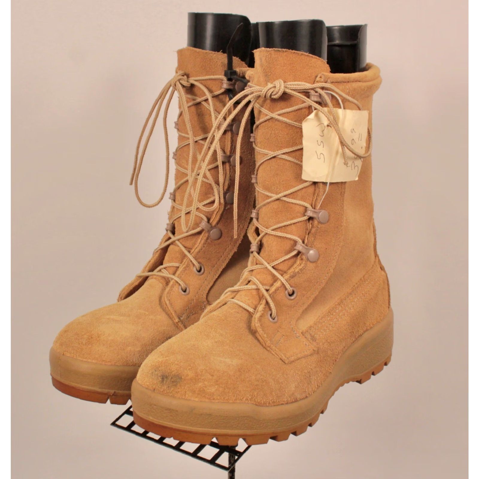 Vintage Bellville US Army Desert Boots Combat Boots Men 5.5W Beige Suede Goretex NOS Army Theme Boots Bellville Mens Size US 6 / EU 39 - 2 Thumbnail