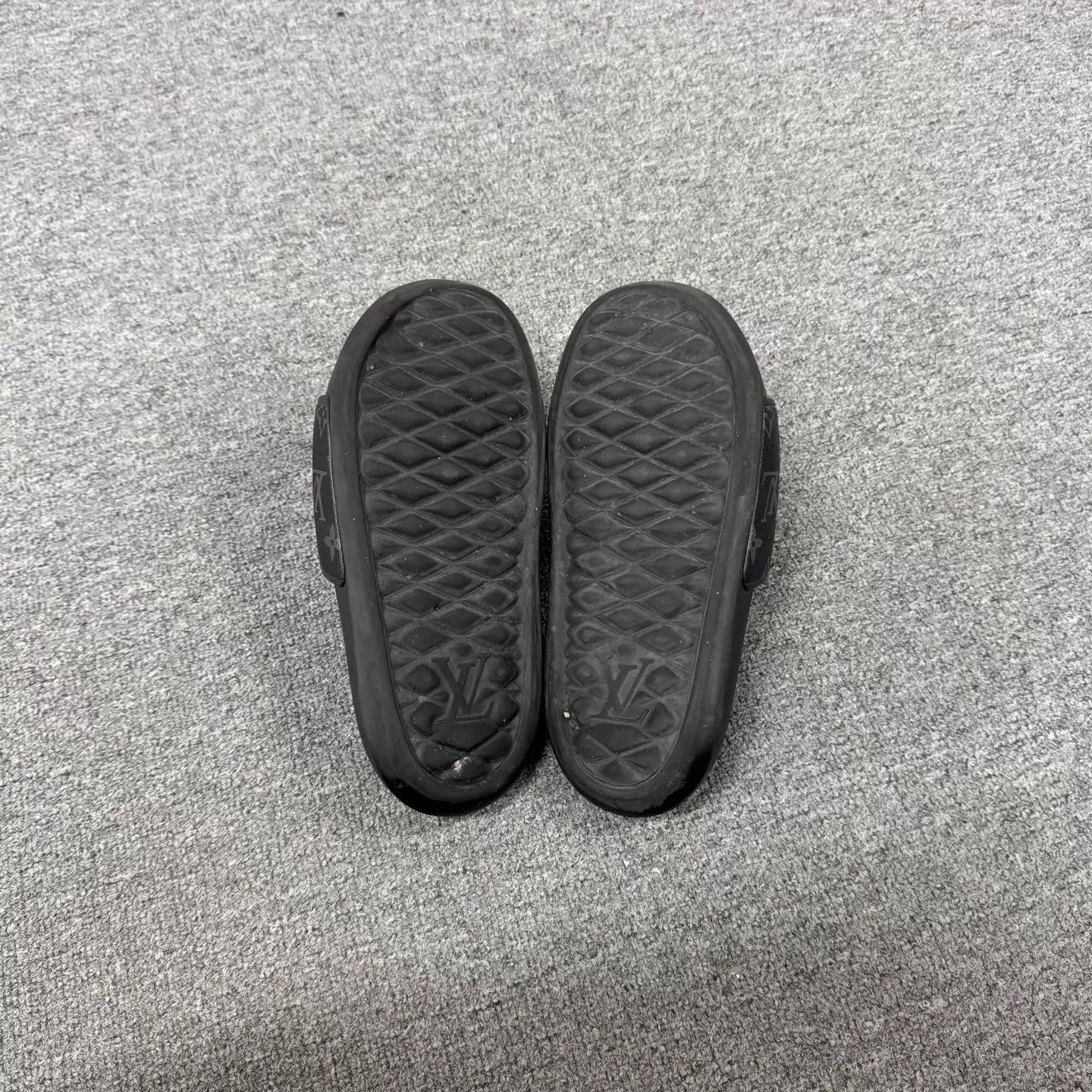 Louis Vuitton Louis Vuitton Black/Grey Monogram Slides EU 39 99 New Size US 6 / EU 39 - 5 Thumbnail