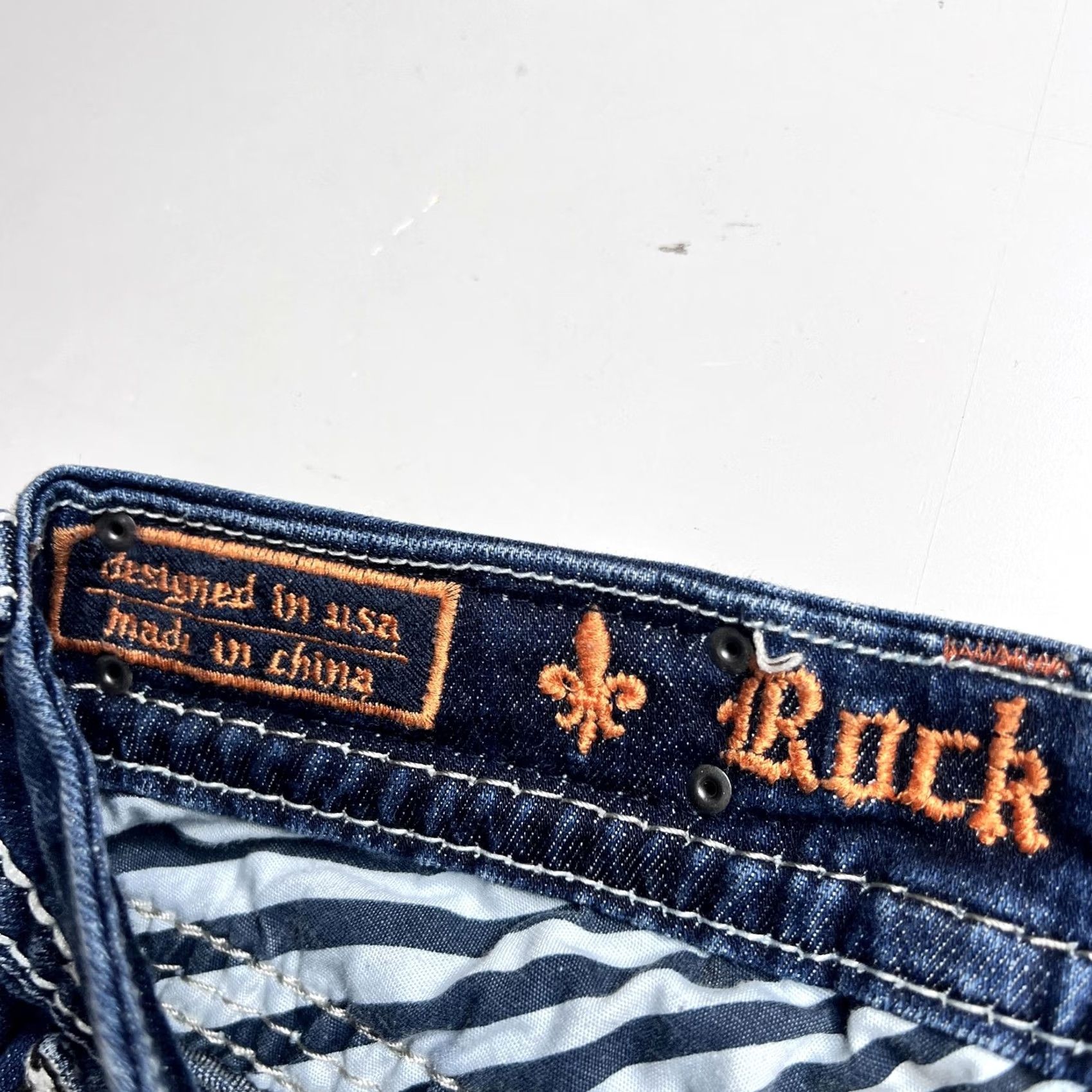 Vintage VINTAGE Rock Revival Womens Noelle Capri Jeans 26 Blue Rhinestone Embroidered Denim Capris Distressed Pockets Size 26" / US 2 / IT 38 - 7 Thumbnail