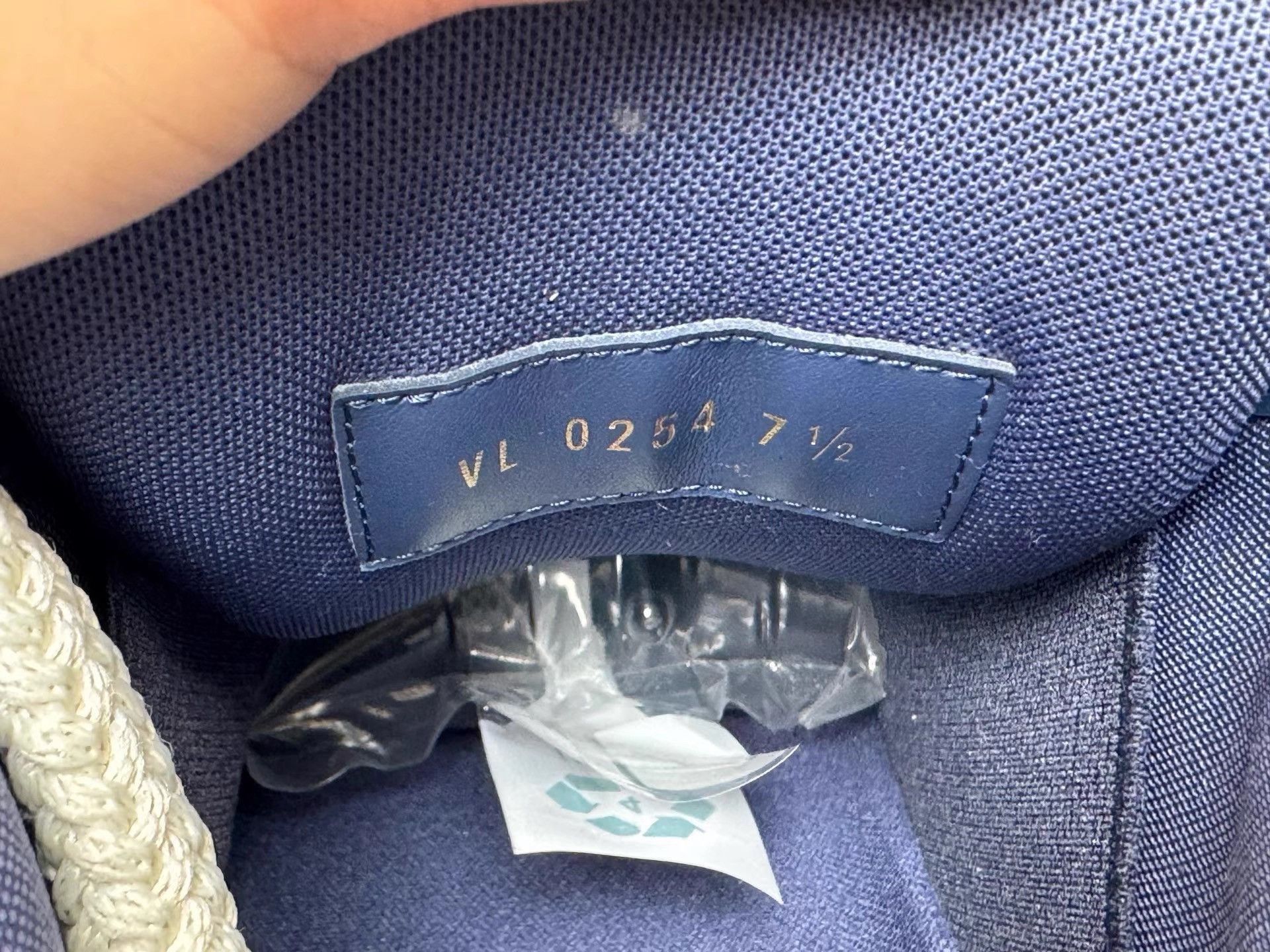 Louis Vuitton Louis Vuitton Blue Leather Valentine Men's Item K36 Size US 8.5 / EU 41-42 - 5 Thumbnail