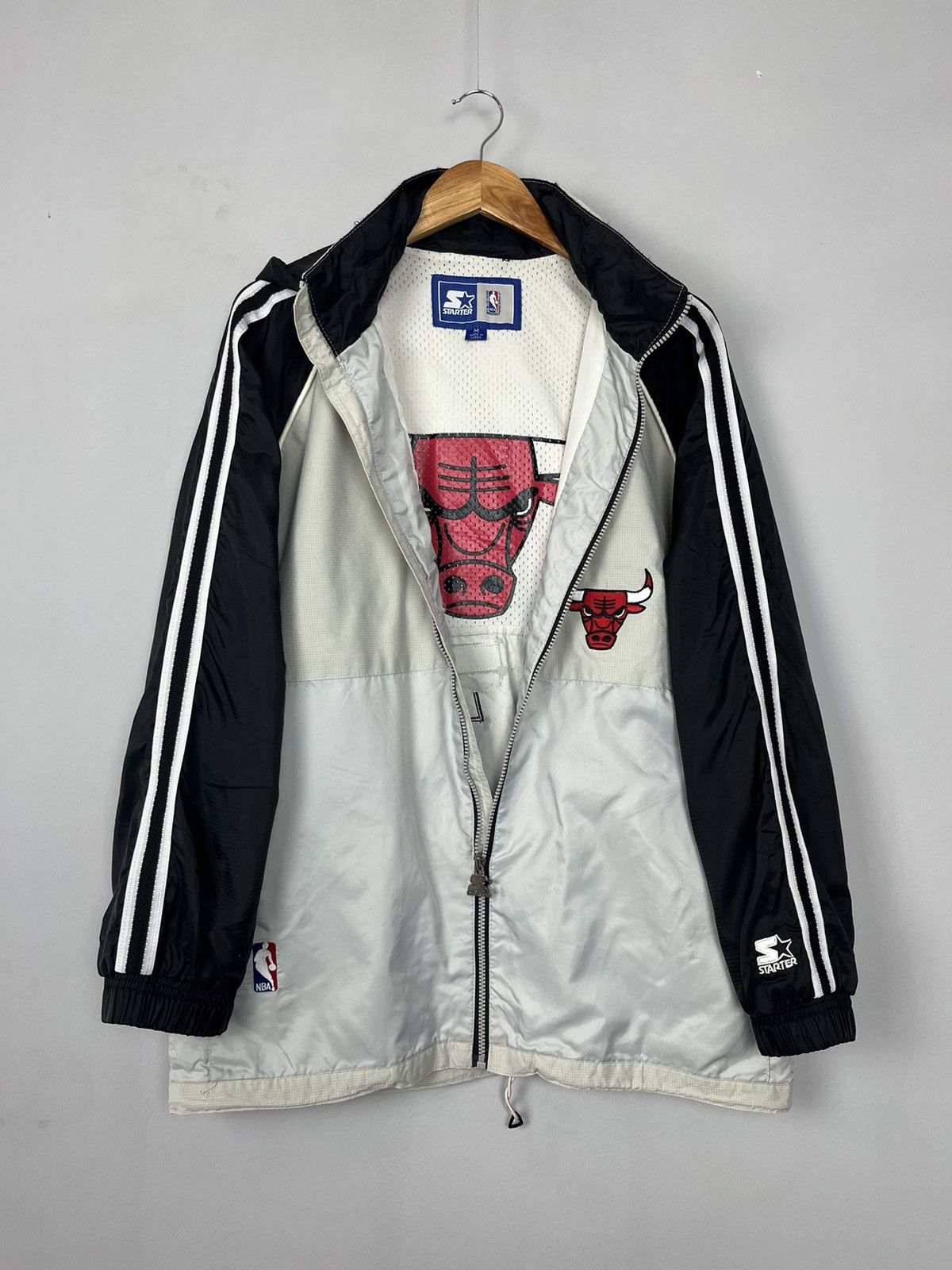 NBA × Starter × Vintage Starter NBA Chicago Bulls Retro Full Zip Nylon Jacket Korea Size US M / EU 48-50 / 2 - 1 Thumbnail