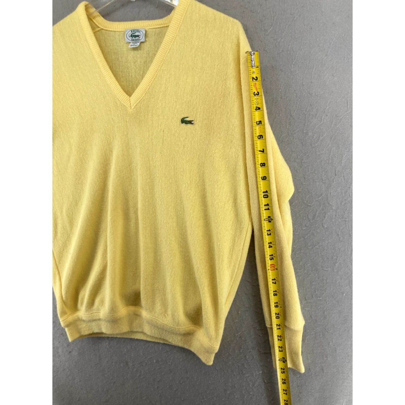 Izod VINTAGE Izod Lacoste Mens Sweater Pullover Large Yellow Logo Embroidered 80s 90s SKU: L Mens Knit V-Neck Size US L / EU 52-54 / 3 - 4 Thumbnail