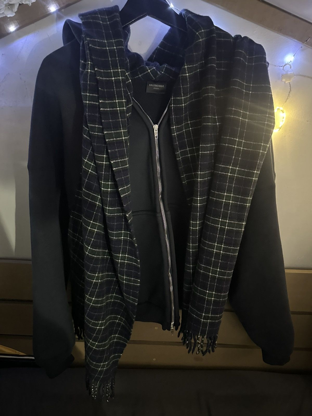 Balenciaga Balenciaga Scarf incognito hoodie size 2 Size US M / EU 48-50 / 2 - 16 Thumbnail