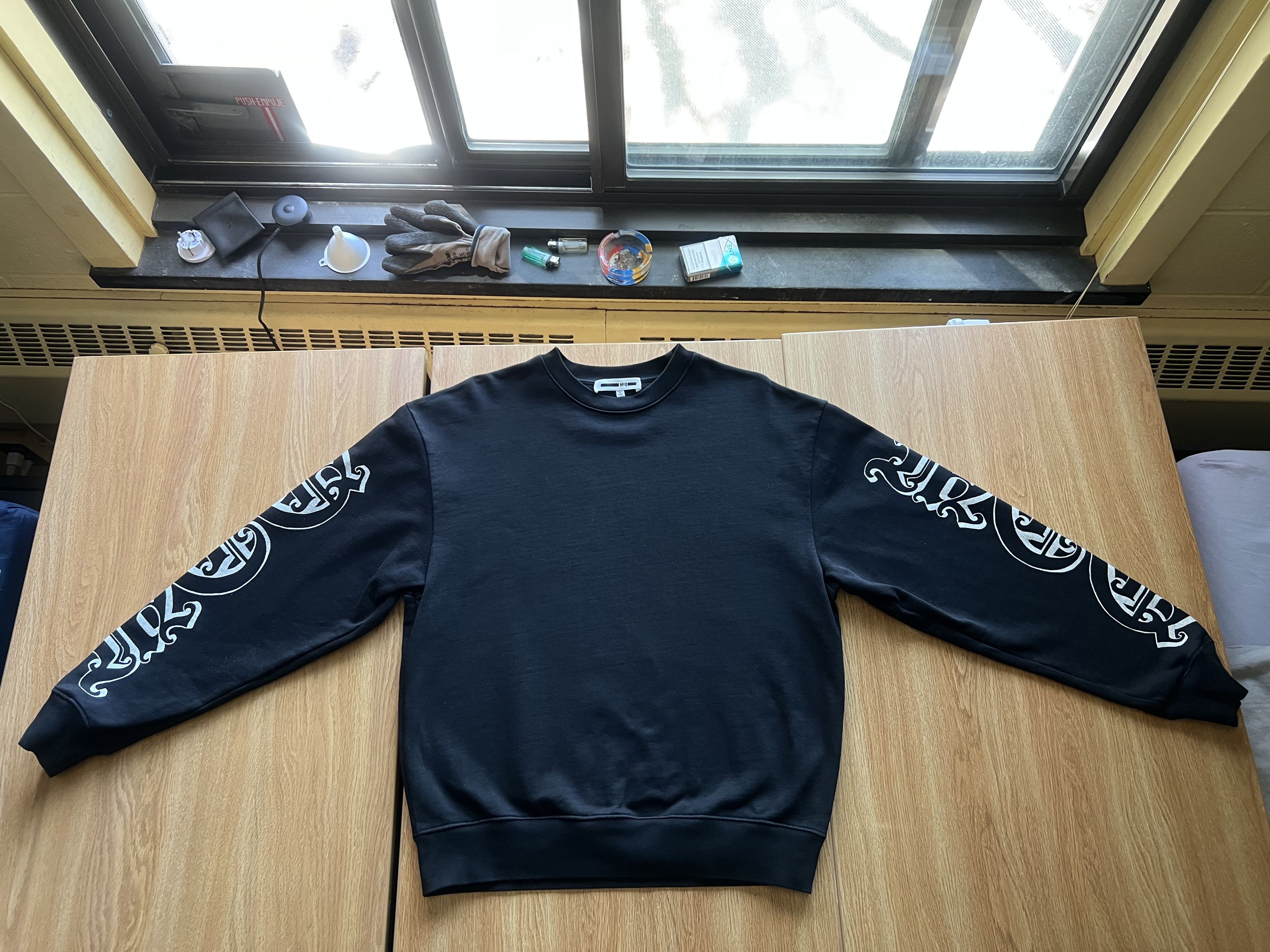 Alexander McQueen MCQ Alexander McQueen Old English Sleeve Logo Crewneck Size US S / EU 44-46 / 1 - 1 Thumbnail