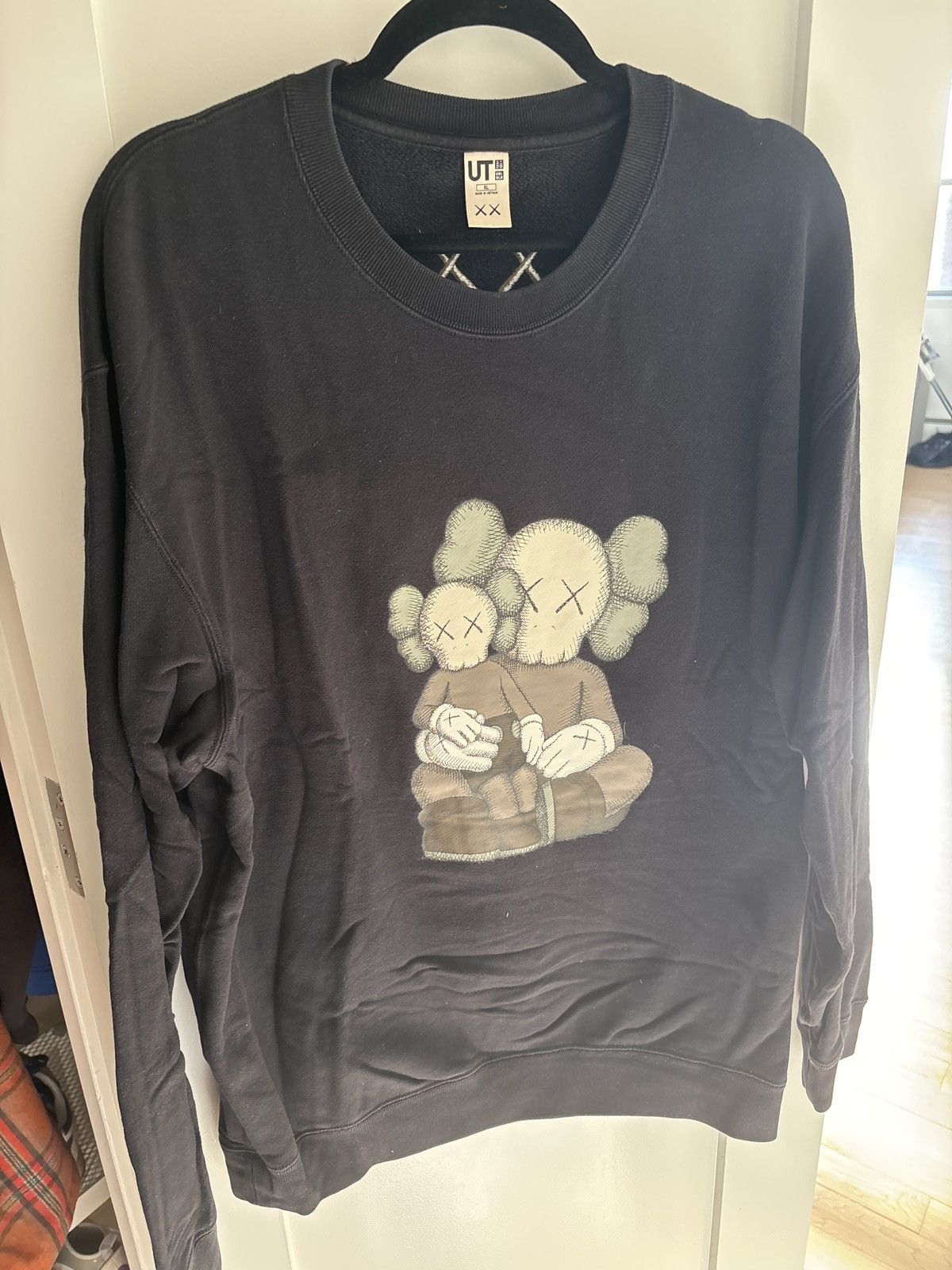 Uniqlo Uniqlo Kaws Crewneck Black Size US XL / EU 56 / 4 - 2 Thumbnail