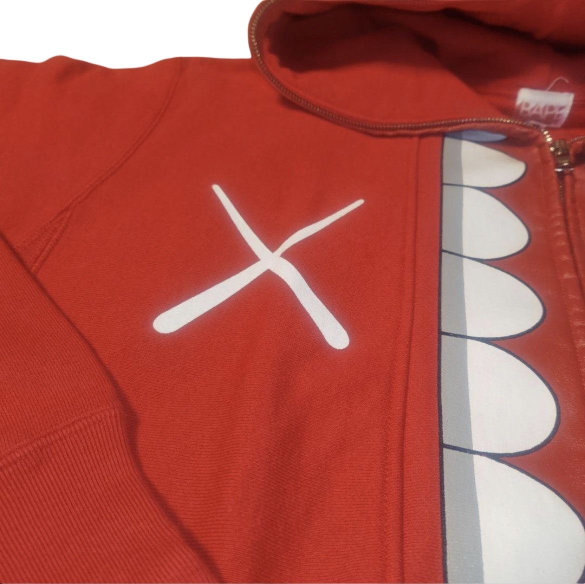 Bape × Kaws VERY RARE OG 2006 A BATHING APE X KAWS RED CHOMPER FULLZIP Size US L / EU 52-54 / 3 - 7 Thumbnail