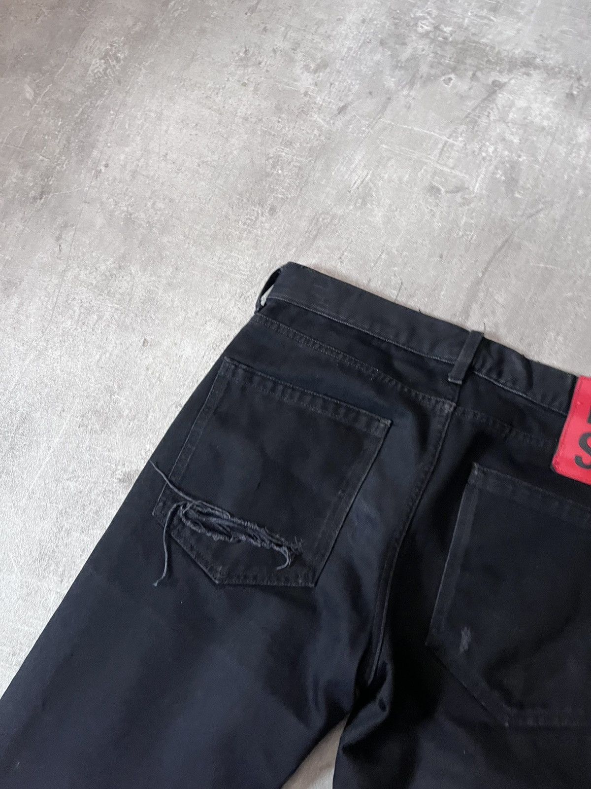 Raf Simons Raf Simons A/W 19 destroyed denim black red jeans rare Size US 32 / EU 48 - 11 Thumbnail