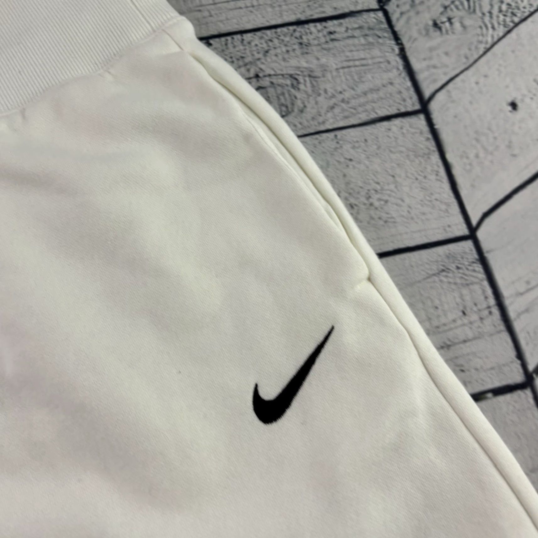 Nike Nike Sweatpants Womens Large White Loose Fit High Rise Size 36" / US 14 / IT 50 - 3 Thumbnail