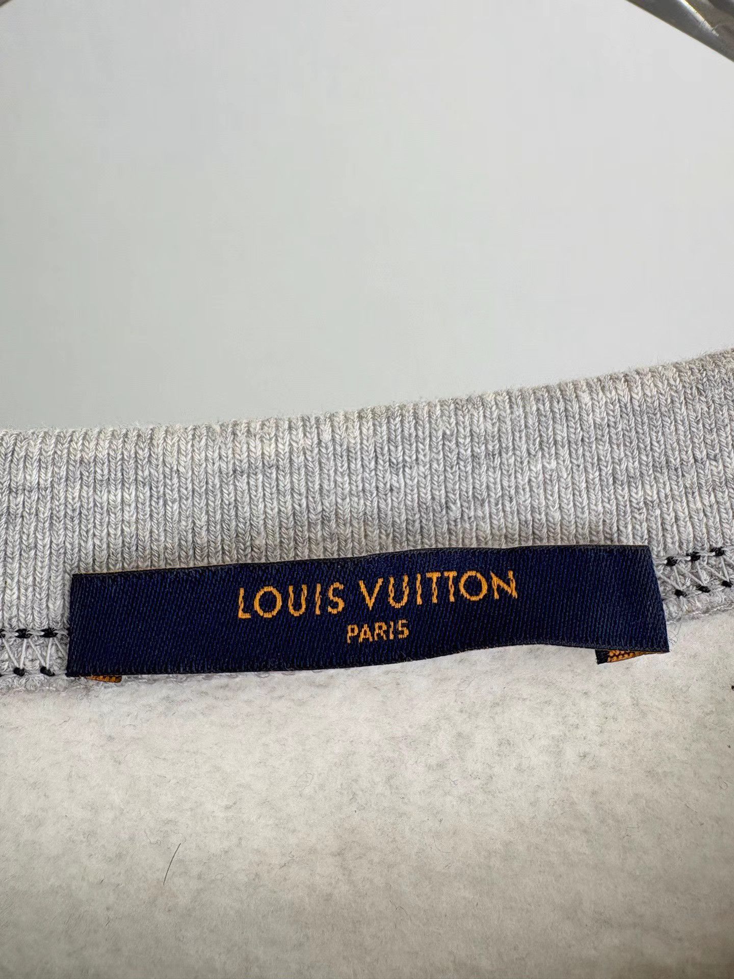 Louis Vuitton LV Gray Victory Gesture Sweatshirt K1 Size US XXL / EU 58 / 5 - 4 Thumbnail