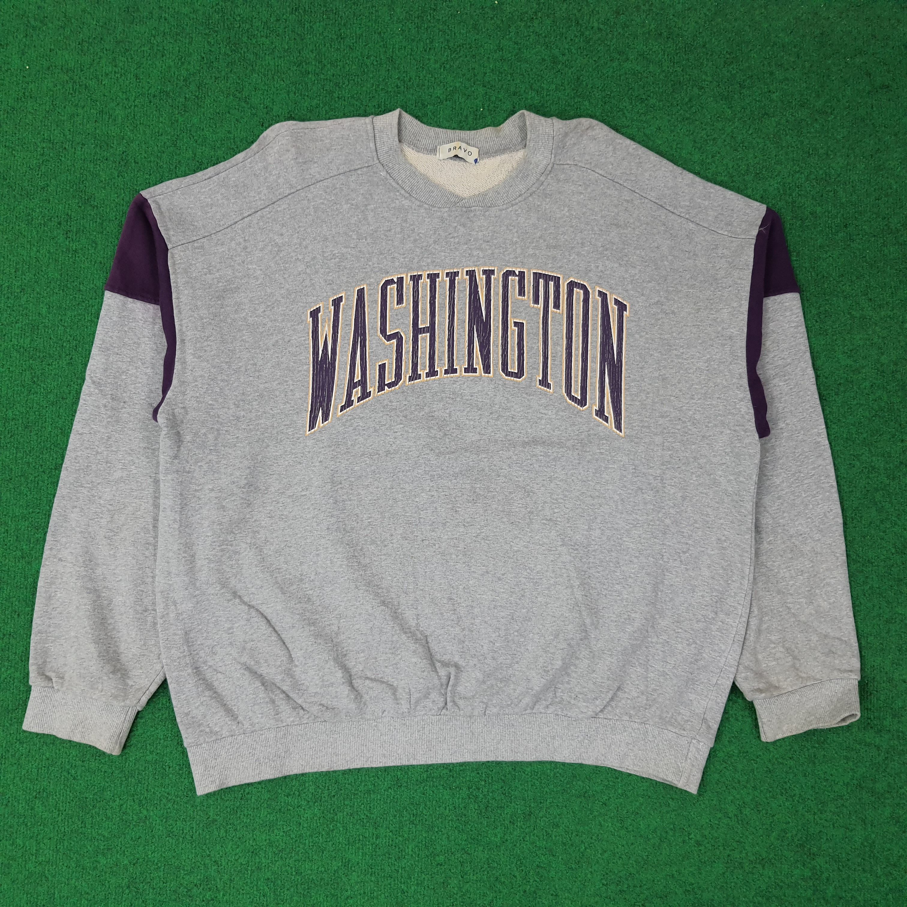 Vintage Vintage Washington Huskies Football Team Sweatshirt C262N4 Size US XL / EU 56 / 4 - 4 Thumbnail