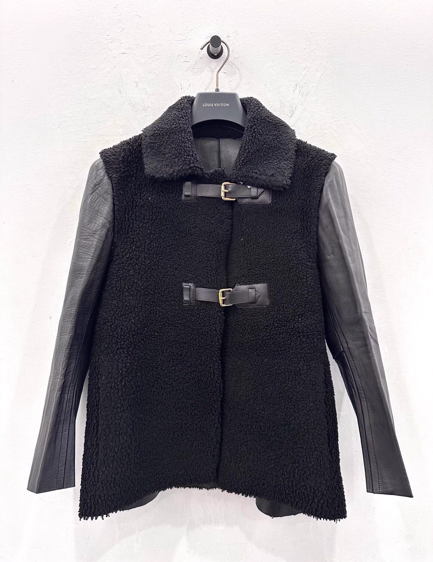 Louis Vuitton LV removable black fur-lamb sleeve jkt36 new Size XS / US 0-2 / IT 36-38 - 1 Thumbnail