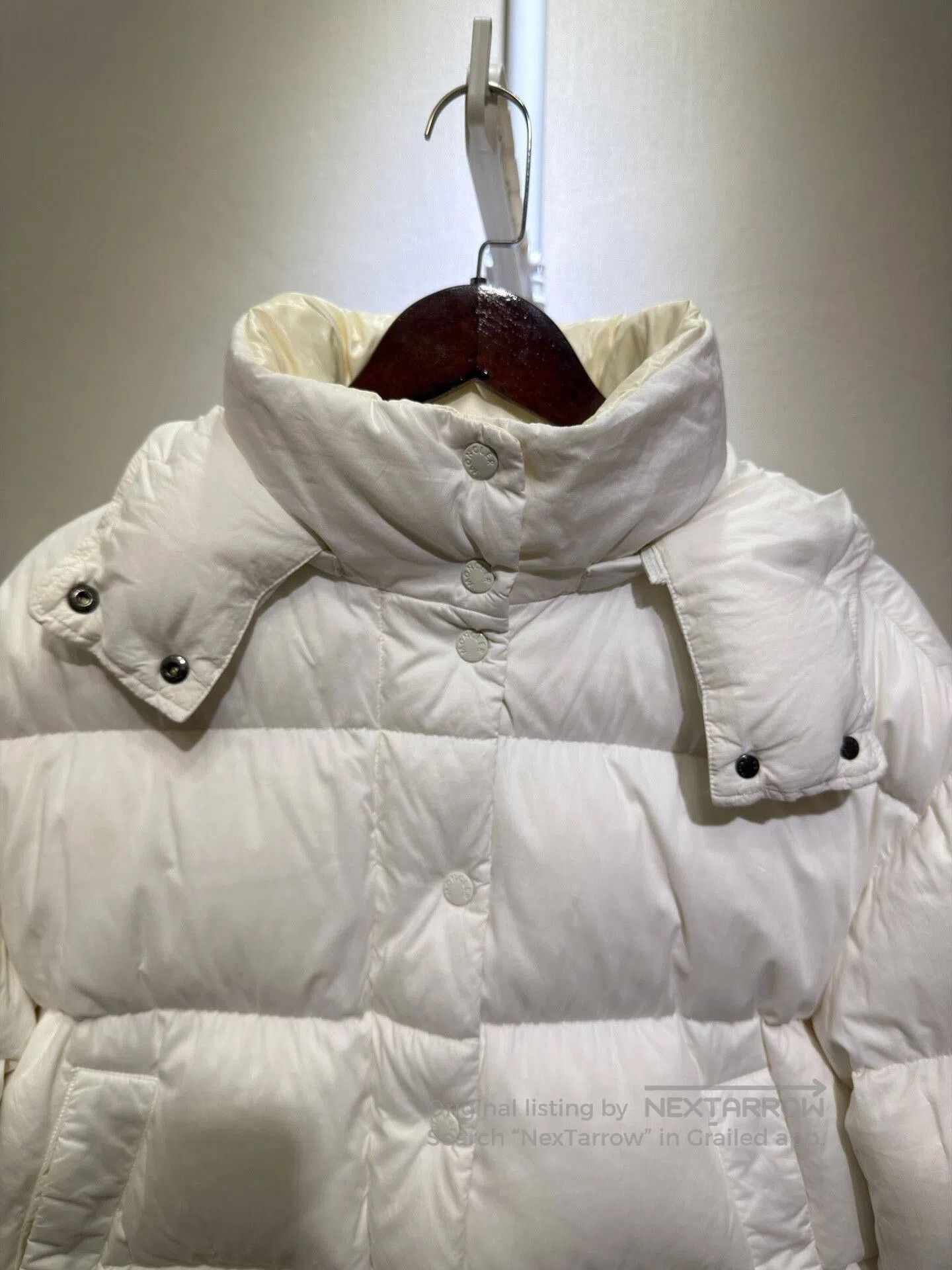 Moncler Women's White Hooded Down Jacket. Size XS / US 0-2 / IT 36-38 - 5 Thumbnail