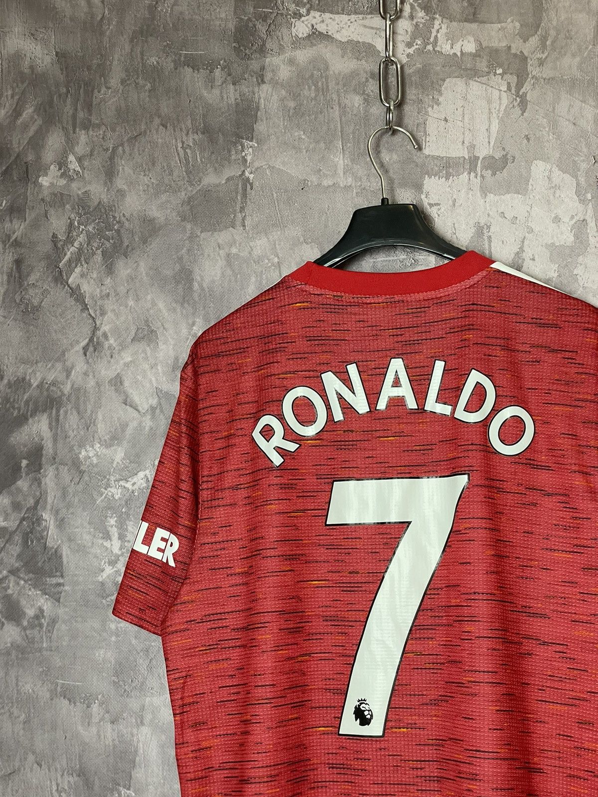 Adidas MANCHESTER UNITED 2020 RONALDO HOME JERSEY SIZE M Size US M / EU 48-50 / 2 - 9 Thumbnail