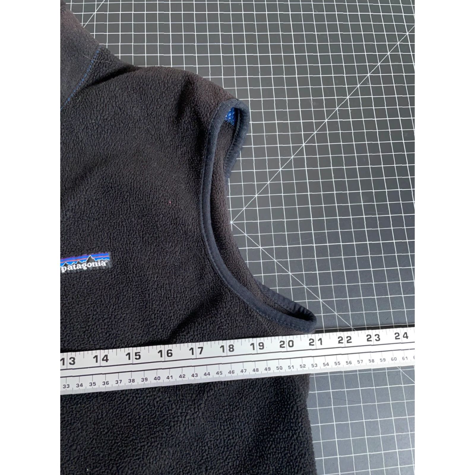 Patagonia VTG Patagonia PEF Full Zip Fleece Vest Black USA Made Outdoors Large Men Adult Zip Vest Size US L / EU 52-54 / 3 - 4 Thumbnail