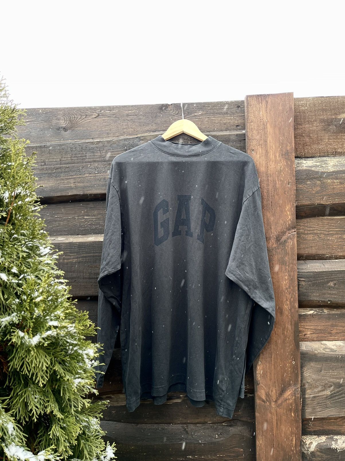 Balenciaga × Gap × Kanye West YEEZY GAP ENGINEERED BY BALENCIAGA DOVE LONGSLEEVE TEE BLACK Size US S / EU 44-46 / 1 - 4 Thumbnail