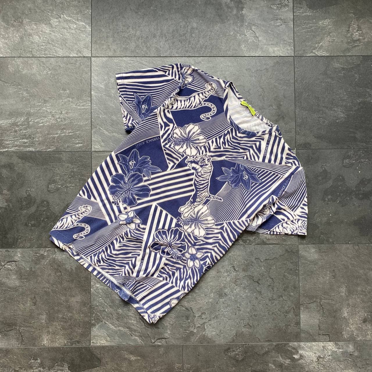 Versace × Vintage Versace tee shirt Size US XL / EU 56 / 4 - 1 Thumbnail