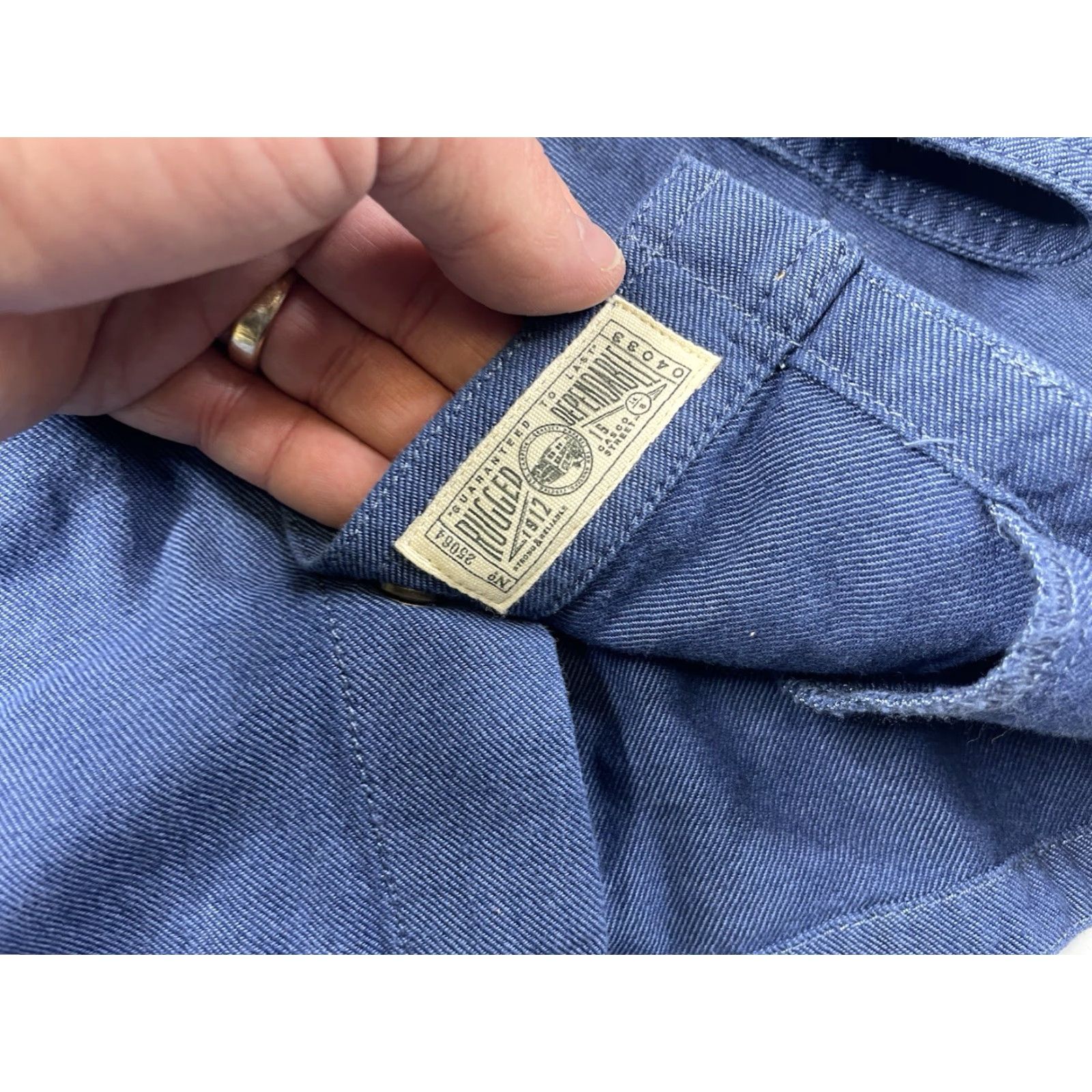 Vintage L.L. Bean Signature Denim Blue Jean Snap Buttons Shirt Slim Fit Mens Large Rugged Shirt Size US L / EU 52-54 / 3 - 4 Thumbnail