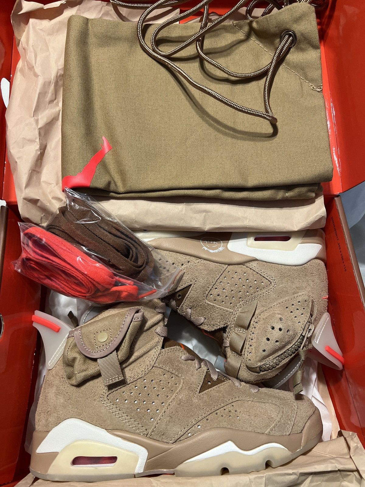 Travis scott x Jordan “ british khaki “