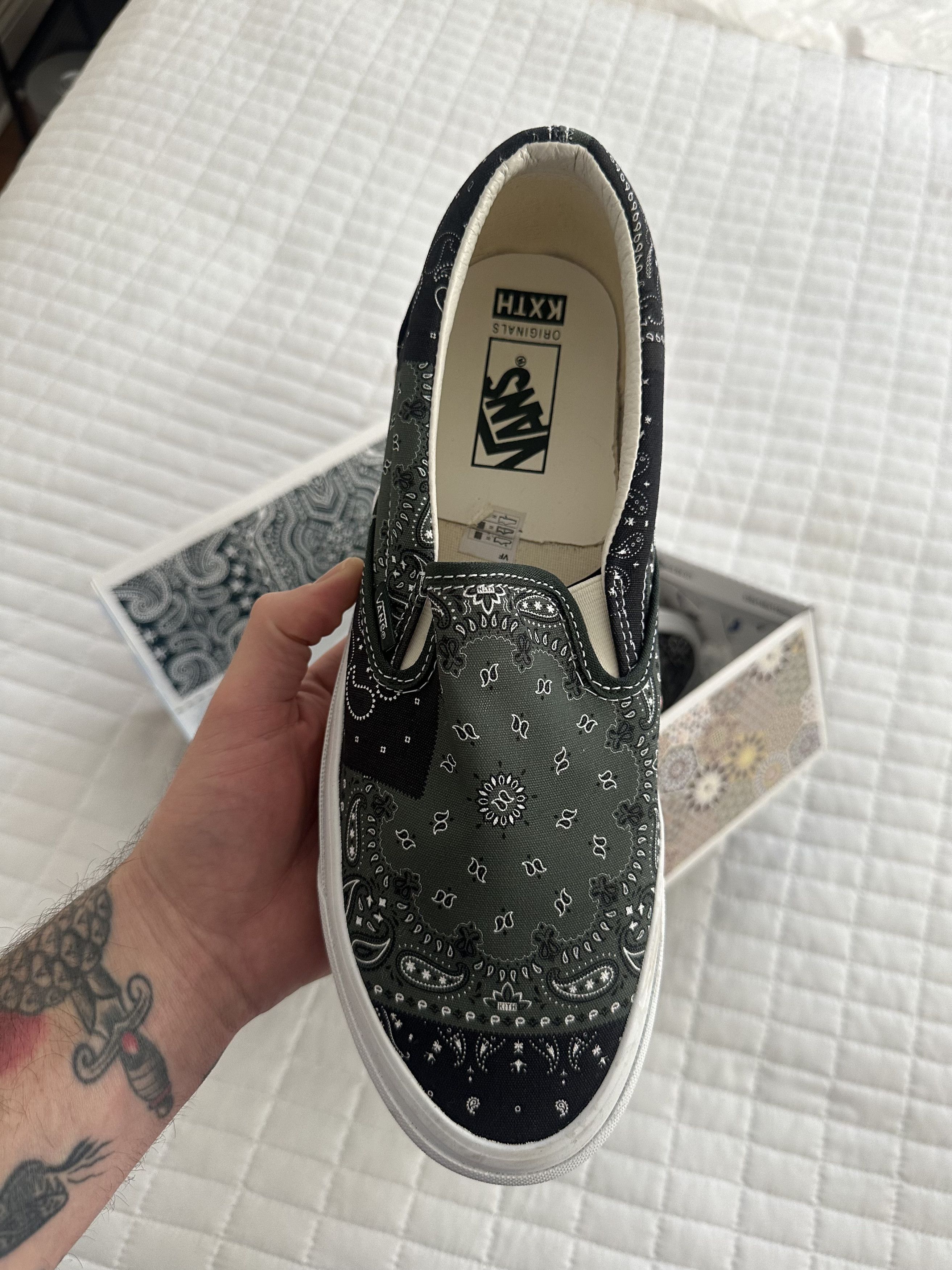 Kith × Vans KITH VANS OG CLASSIC SLIP ON 10TH SCARAB BANDANA Size US 11.5 / EU 44-45 - 5 Thumbnail