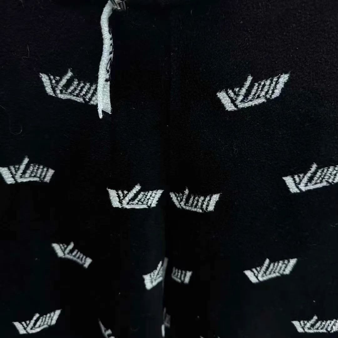 Louis Vuitton LV 98 New Flocked Allover Logo Sweatpants Size S Size US 28 / EU 44 - 3 Thumbnail