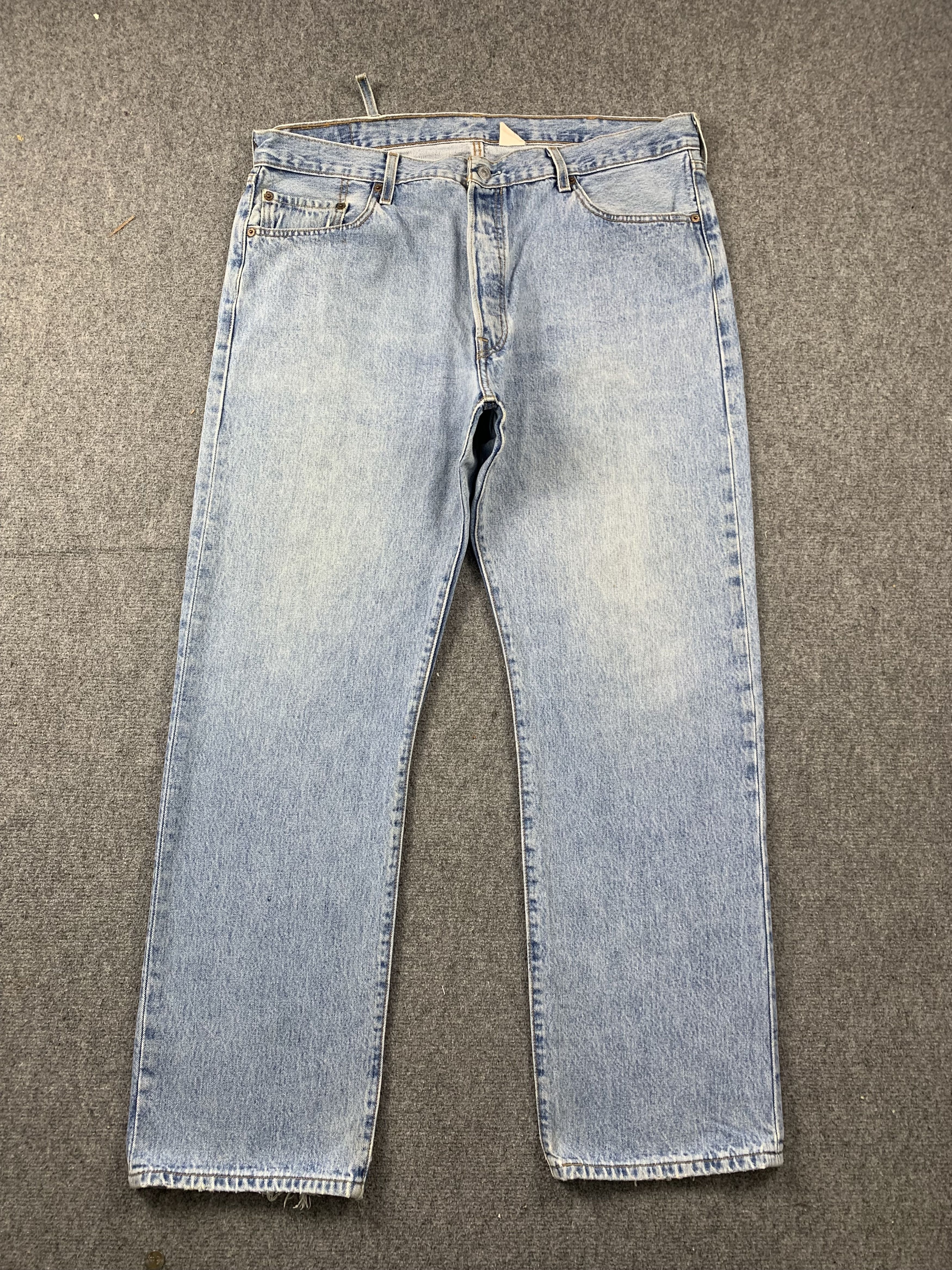 Vintage 90s Levis 501 Faded Blue Jeans DP2100