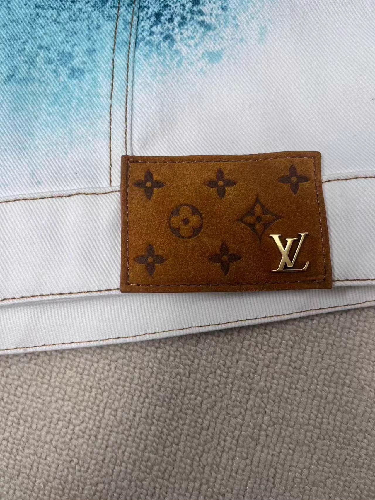 Louis Vuitton LOUIS VUITTON men's white painted denim jacket 50 Size US M / EU 48-50 / 2 - 4 Thumbnail