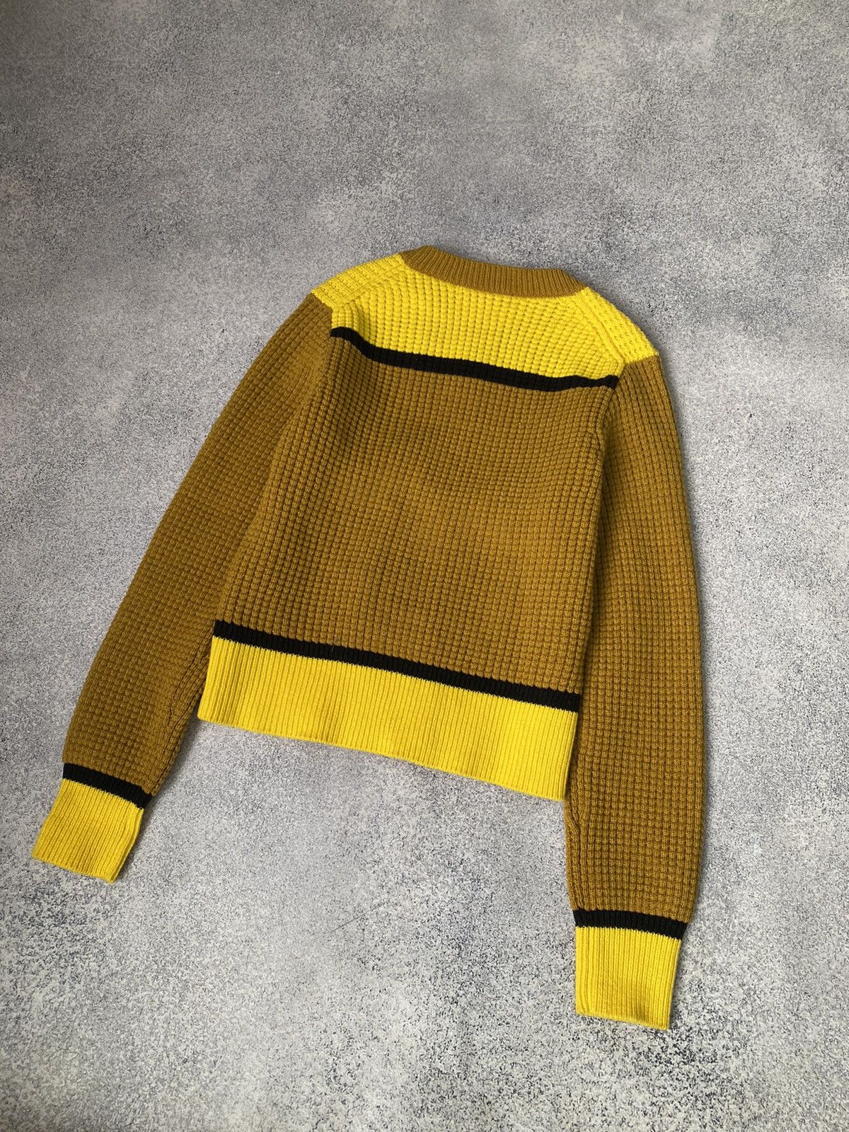 Marni × Uniqlo × Vintage FW22 Knitted Marni x Uniqlo Vneck Cropped Women’s Sweater Size XL / US 12-14 / IT 48-50 - 14 Thumbnail