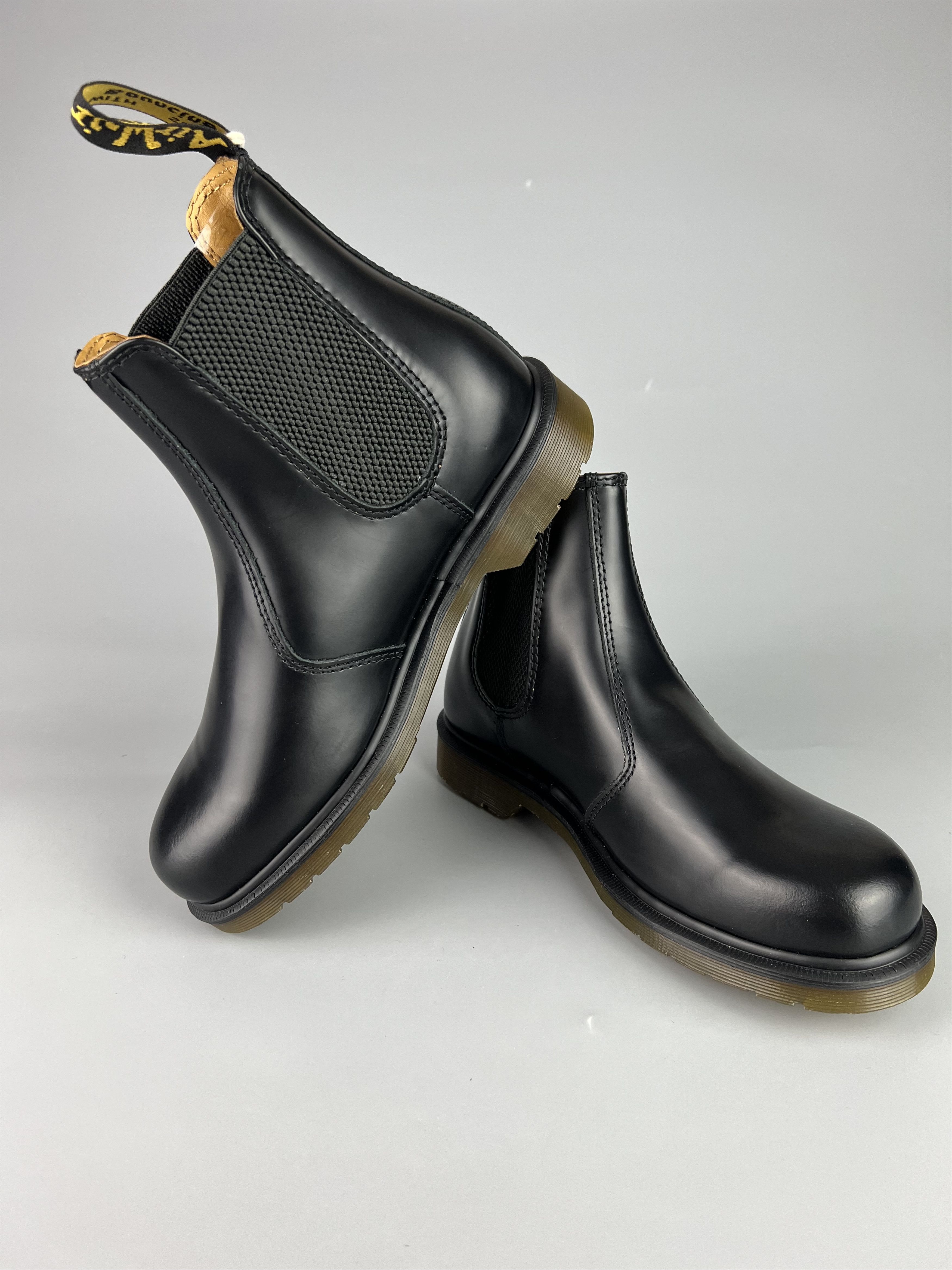Dr. Martens Dr Martens 2976 Smooth Leather Chelsea Boots US8 UK7 EU41 Size US 8 / EU 41 - 5 Thumbnail