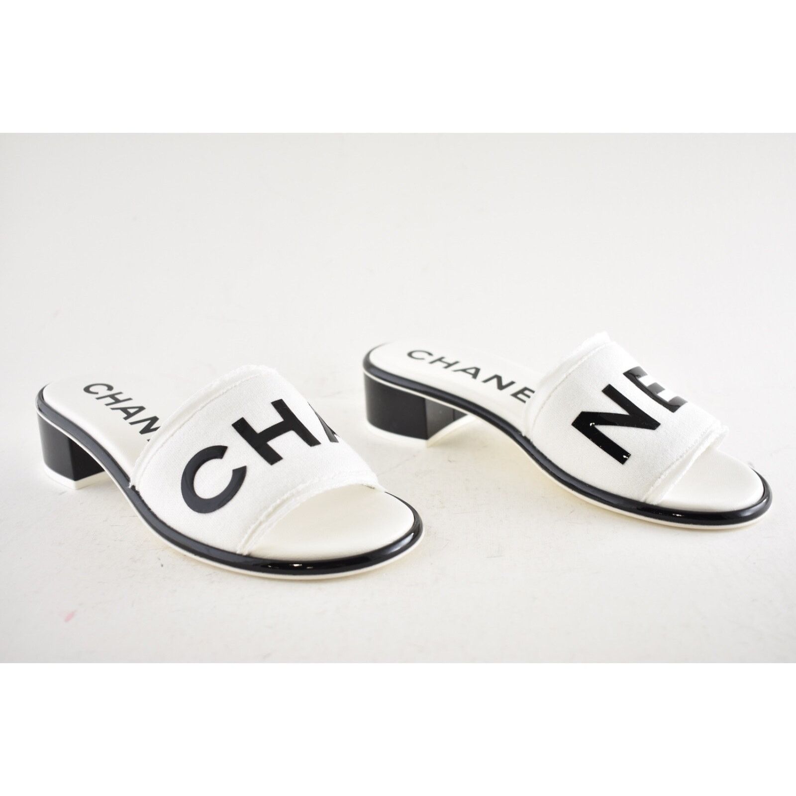 Chanel Chanel 24C White Black CHA NEL Letter Logo Mule Slide Size US 9.5 / IT 39.5 - 5 Thumbnail