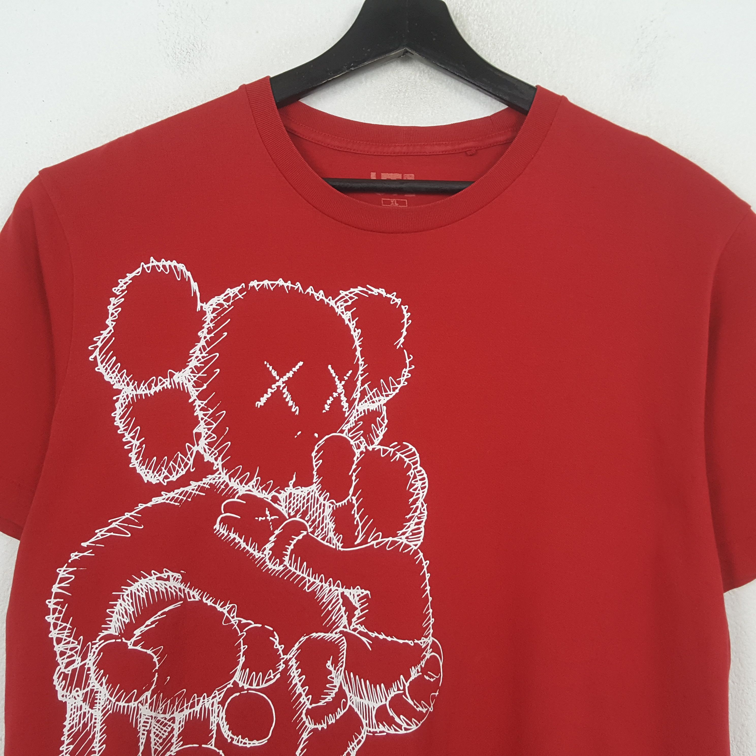 Uniqlo Uniqlo x KAWS Streetwear Style Tshirt RR29 Size US L / EU 52-54 / 3 - 2 Thumbnail