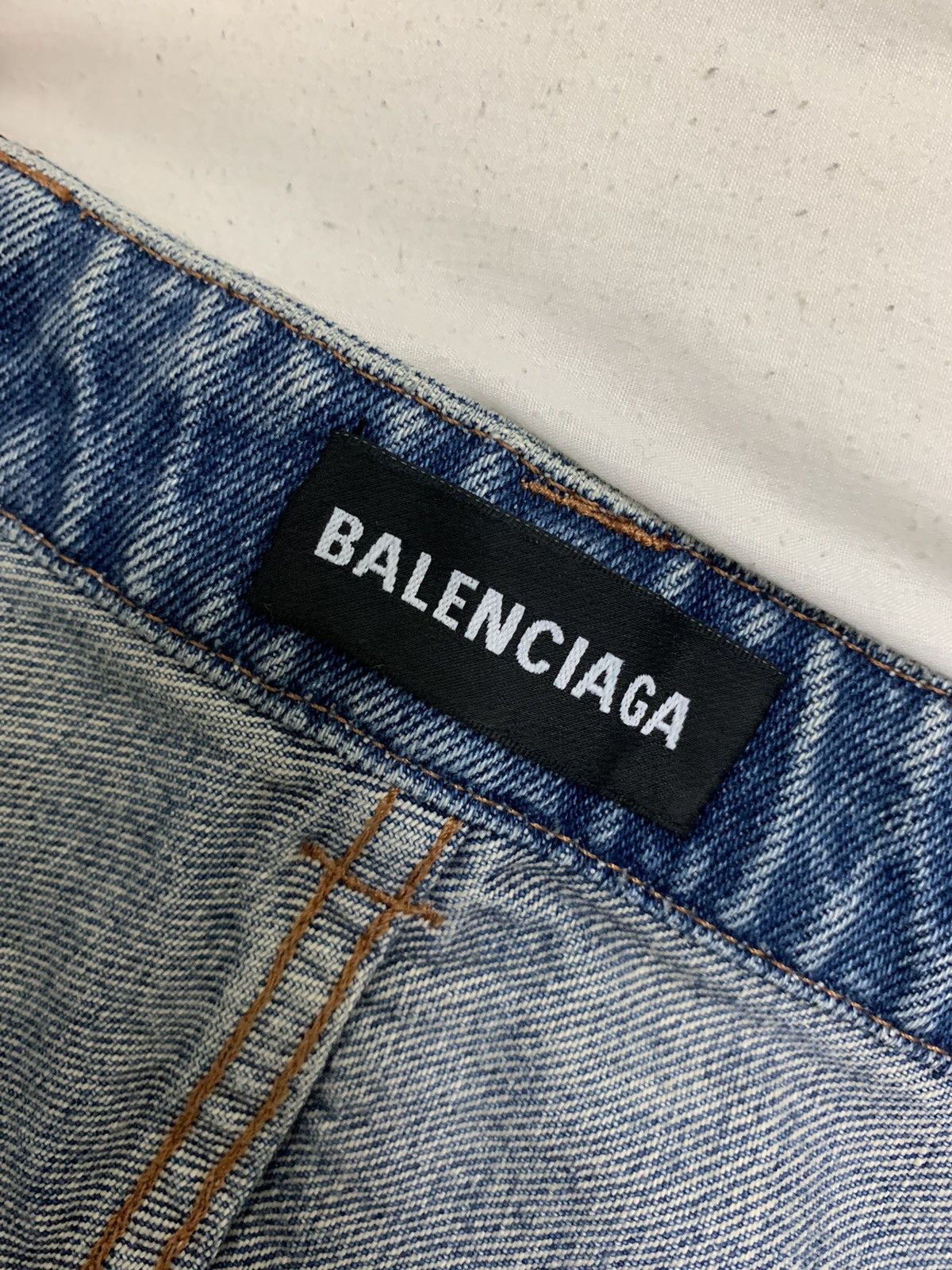 Balenciaga Balenciaga Mid-wash Denim Skater Shorts Size US 29 - 4 Thumbnail