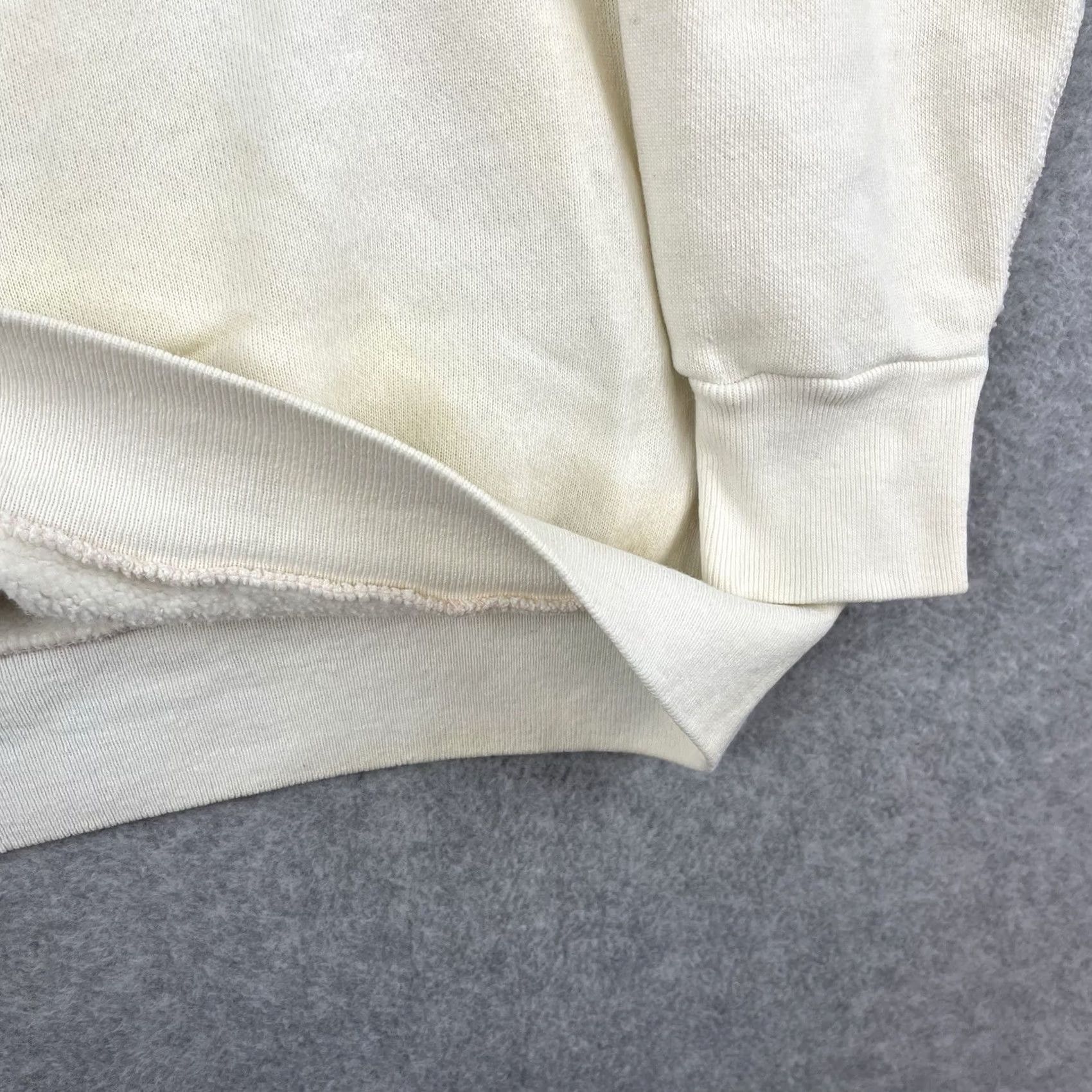 Velva Sheen VINTAGE Velva Sheen Sweatshirt Raglan Kent State 80s Teddy Bear Velvet White Mens M Size US M / EU 48-50 / 2 - 7 Thumbnail