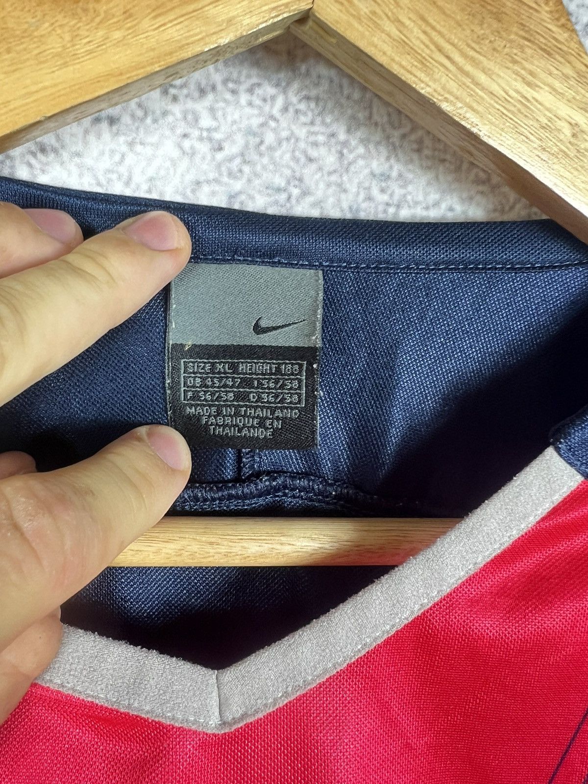 Nike Vintage Nike Center Swoosh Logo Tee Size US XL / EU 56 / 4 - 6 Thumbnail