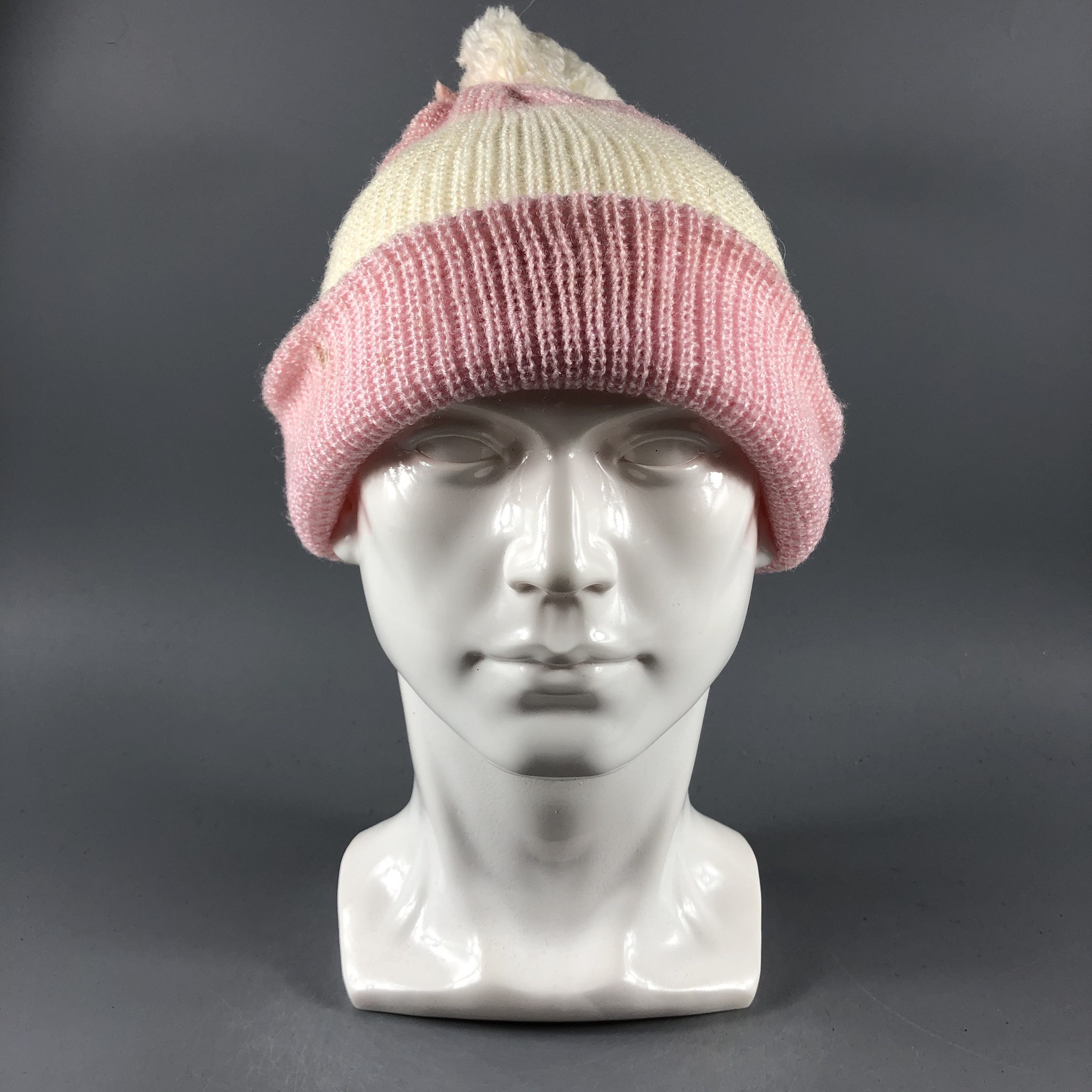 image of Vintage Womens Unknown Bobble Beanie Snow Hat Snow Cap -D838