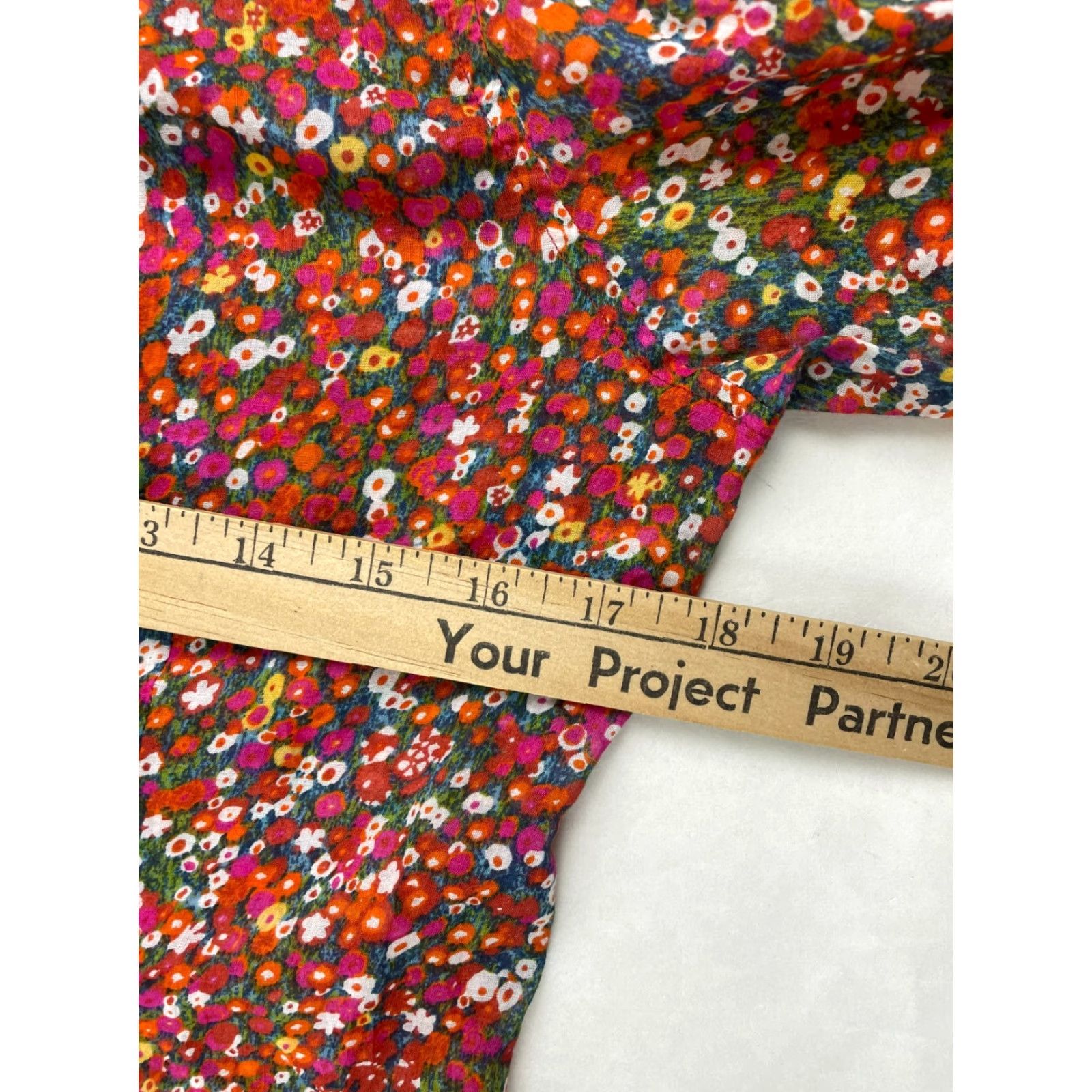 Isaac Mizrahi Isaac Mizrahi Shirt Blouse Women's Size Small Red Florals Button Up Long Sleeve Womens Size S / US 4 / IT 40 - 4 Thumbnail