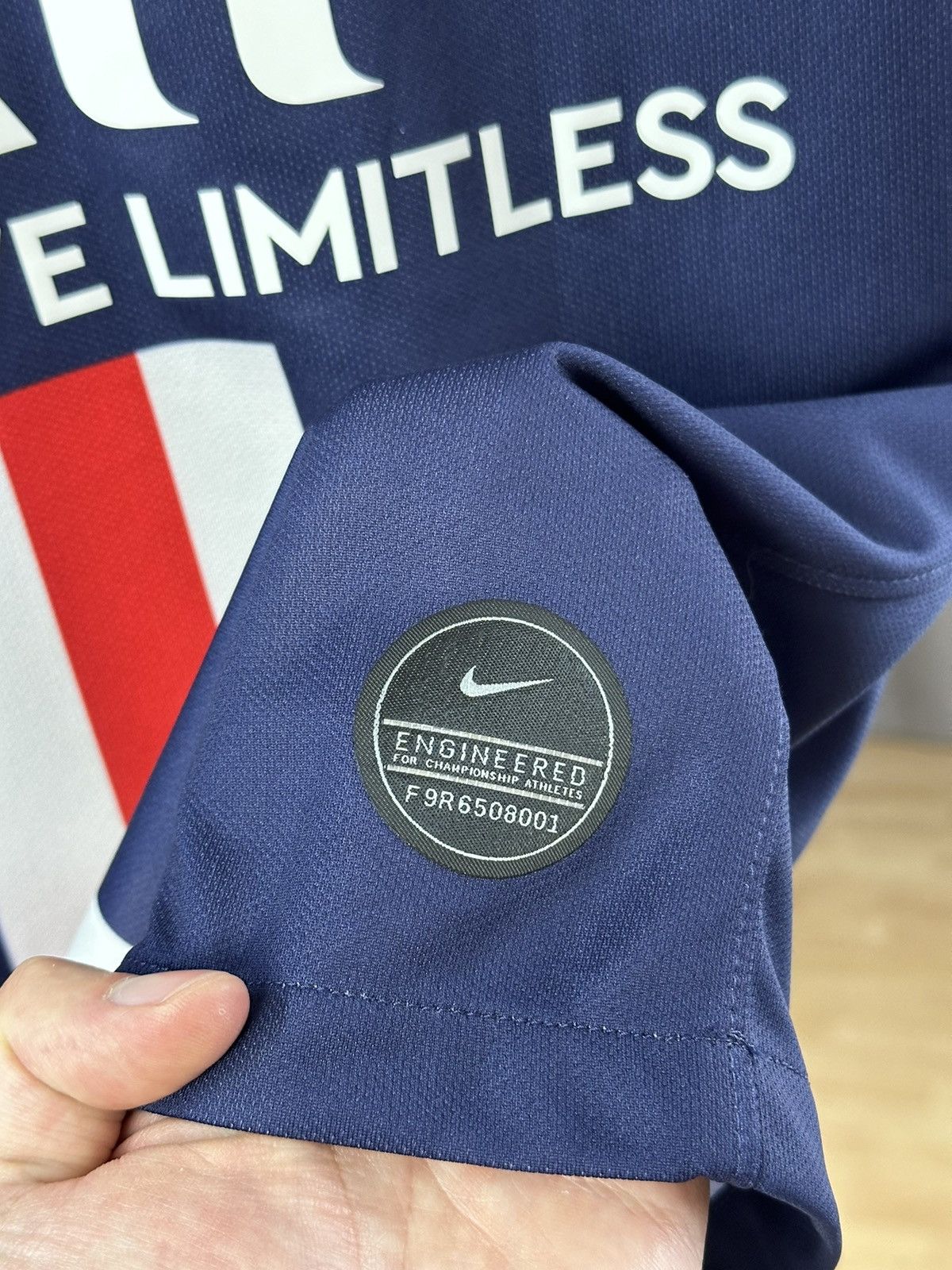 Vintage Vintage Nike PSG 2019/20 Home Jersey Paris Saint Germain Size US S / EU 44-46 / 1 - 6 Thumbnail