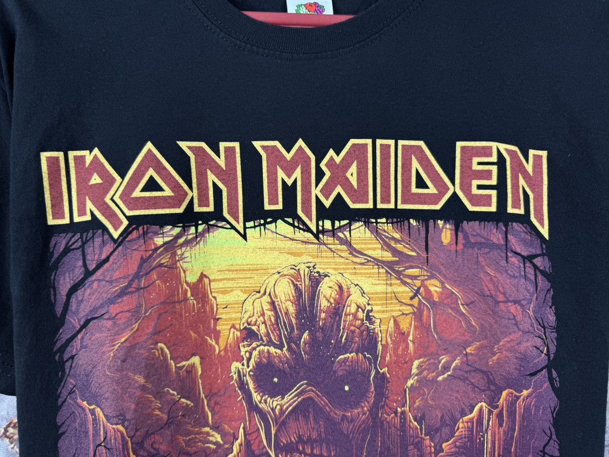 Iron Maiden Men’s Iron Maiden World Tour 2017 T-Shirt Size Medium Size US M / EU 48-50 / 2 - 7 Thumbnail