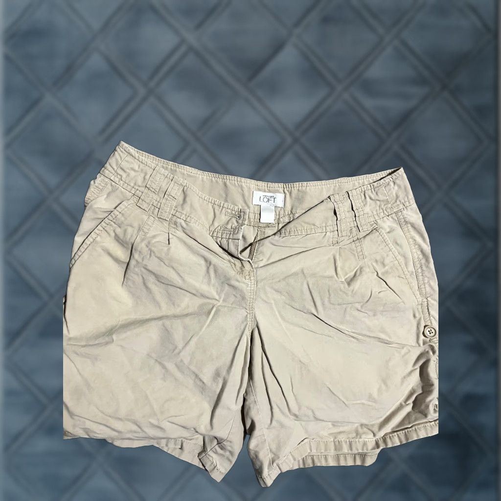 Loft VINTAGE LOFT Women's Shorts 6 Beige Chino Flat Front Casual Low Rise 4in Inseam Size 28" / US 6 / IT 42 - 1 Thumbnail