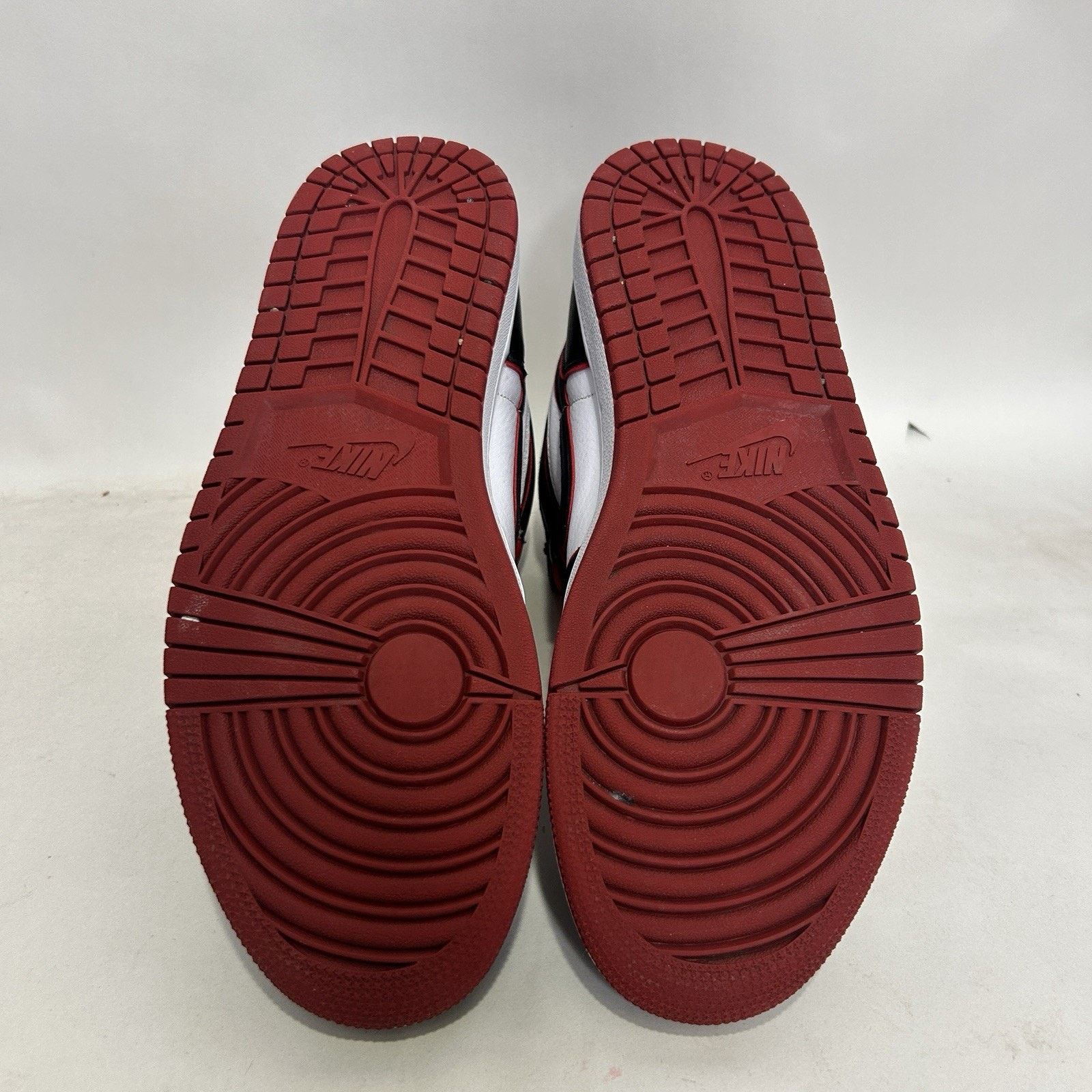Nike Nike Air Jordan 1 Retro High OG “Bloodline” Size US 10.5 / EU 43-44 - 7 Thumbnail
